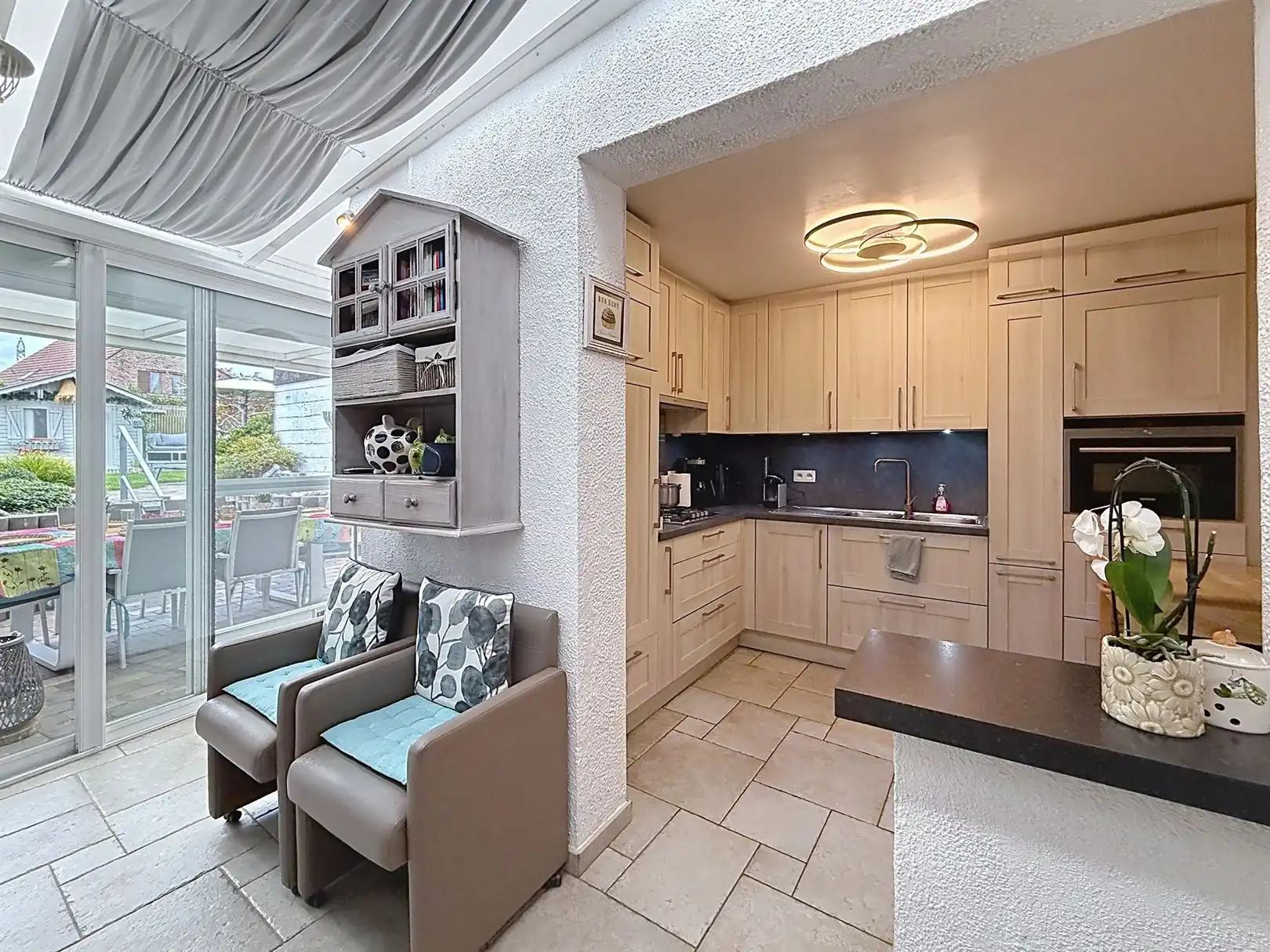 Instapklare stadswoning, tuin, 2 garages, 3a 17ca foto 12