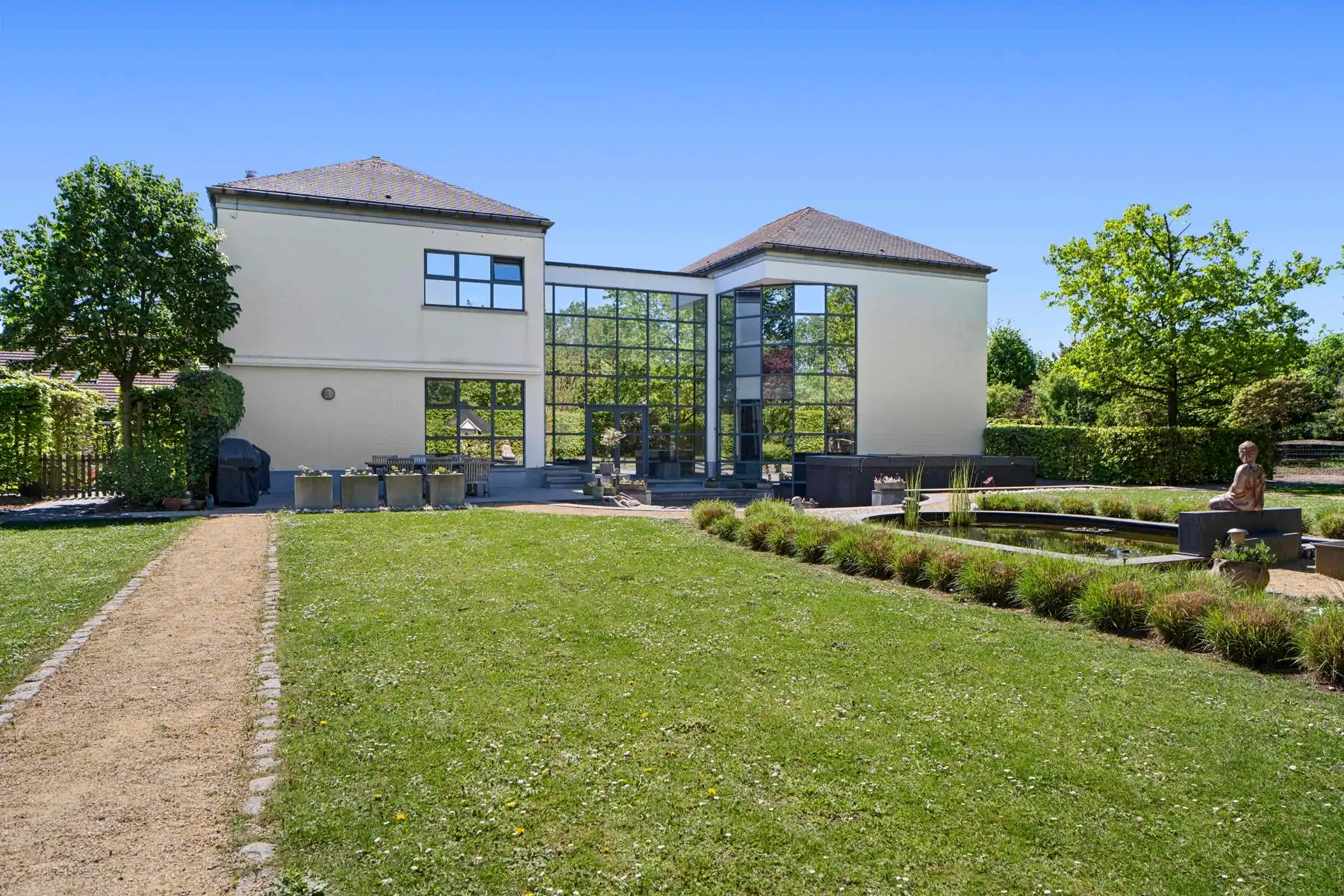 MODERNE VILLA MET 5 SLAAPKAMERS EN ONDERHOUDSVRIENDELIJKE TUIN foto 47