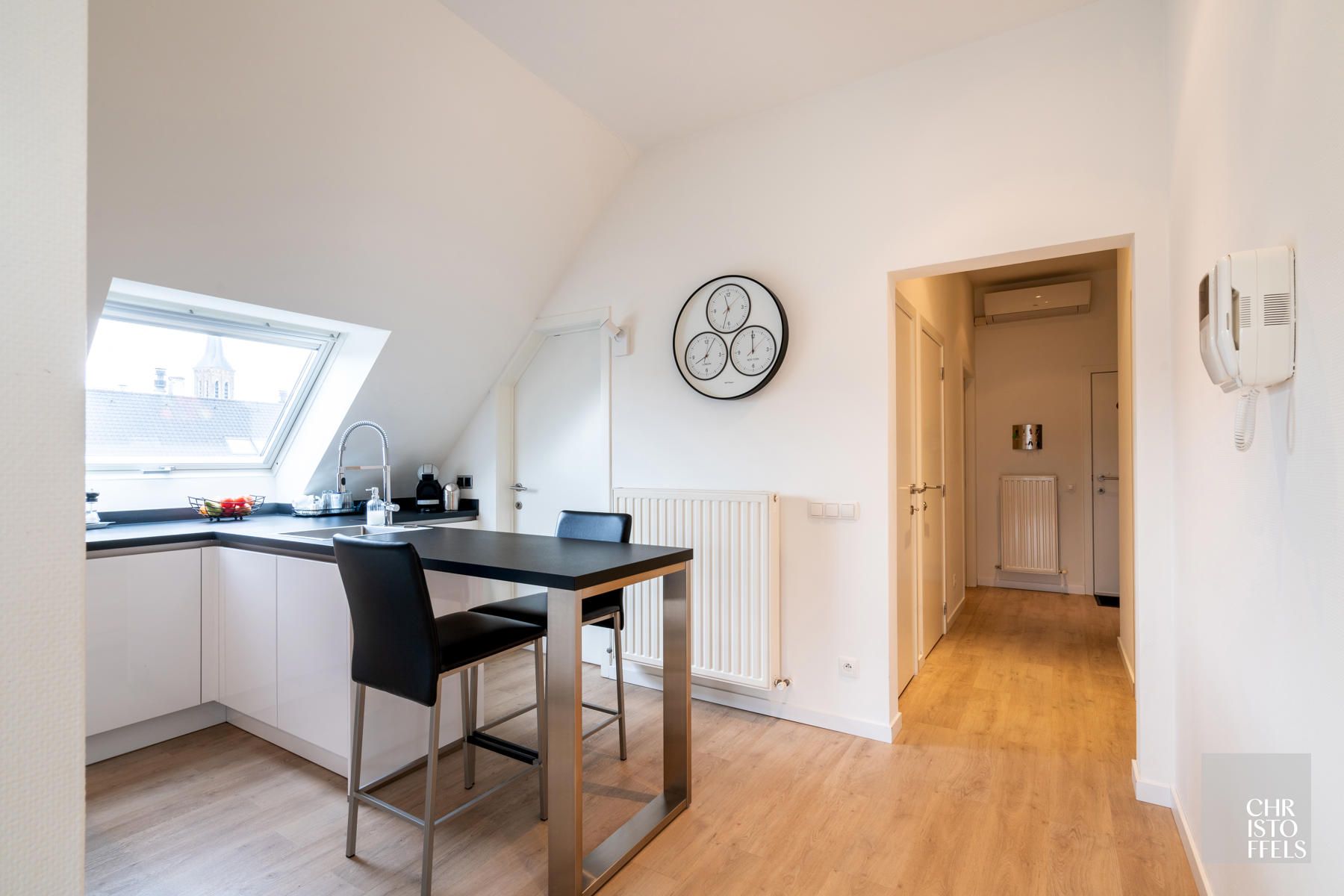 TE HUUR - Appartement met 2 slaapkamers én garagebox in het centrum van Lanaken! foto 4