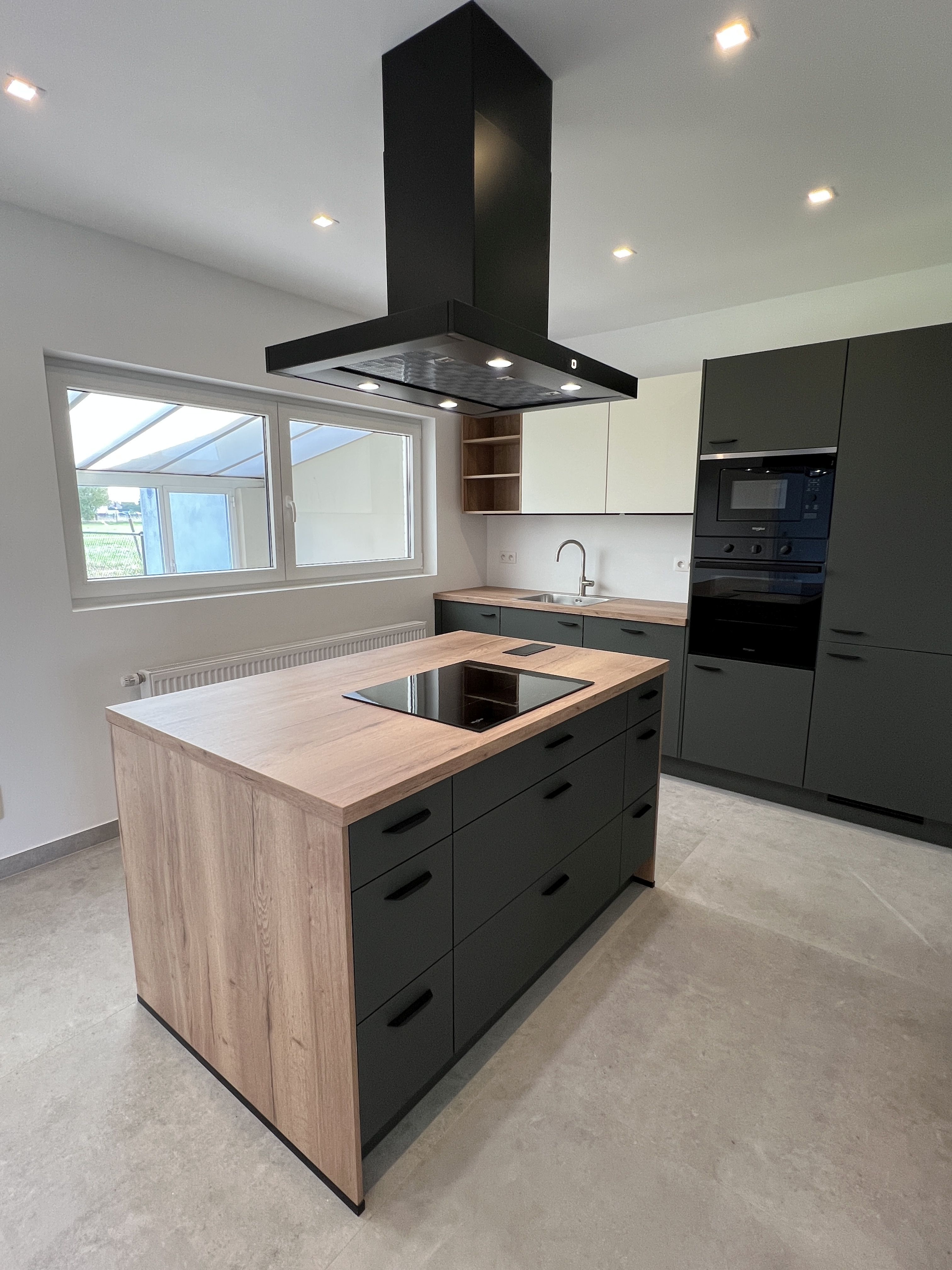 Volledig gerenoveerde energiezuinige driegevelwoning met 4 slaapkamers en tuin. foto 8