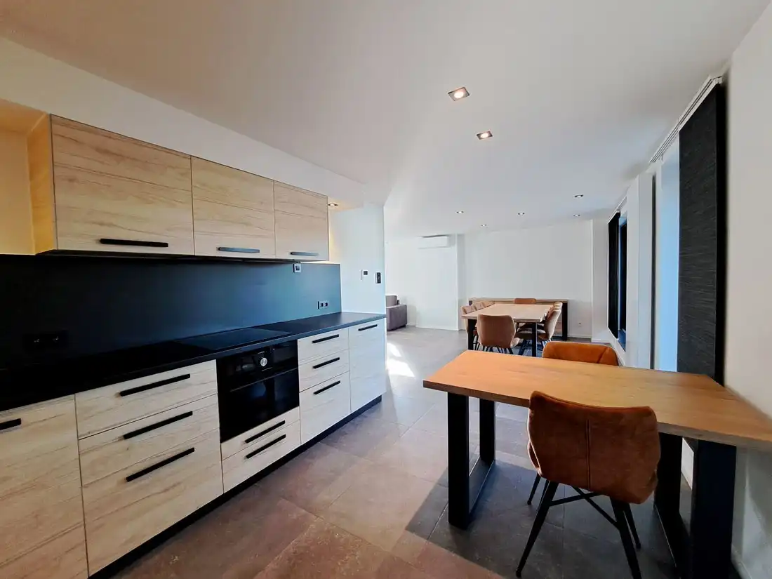 Instapklaar ruim duplex appartement te Rekem foto 7