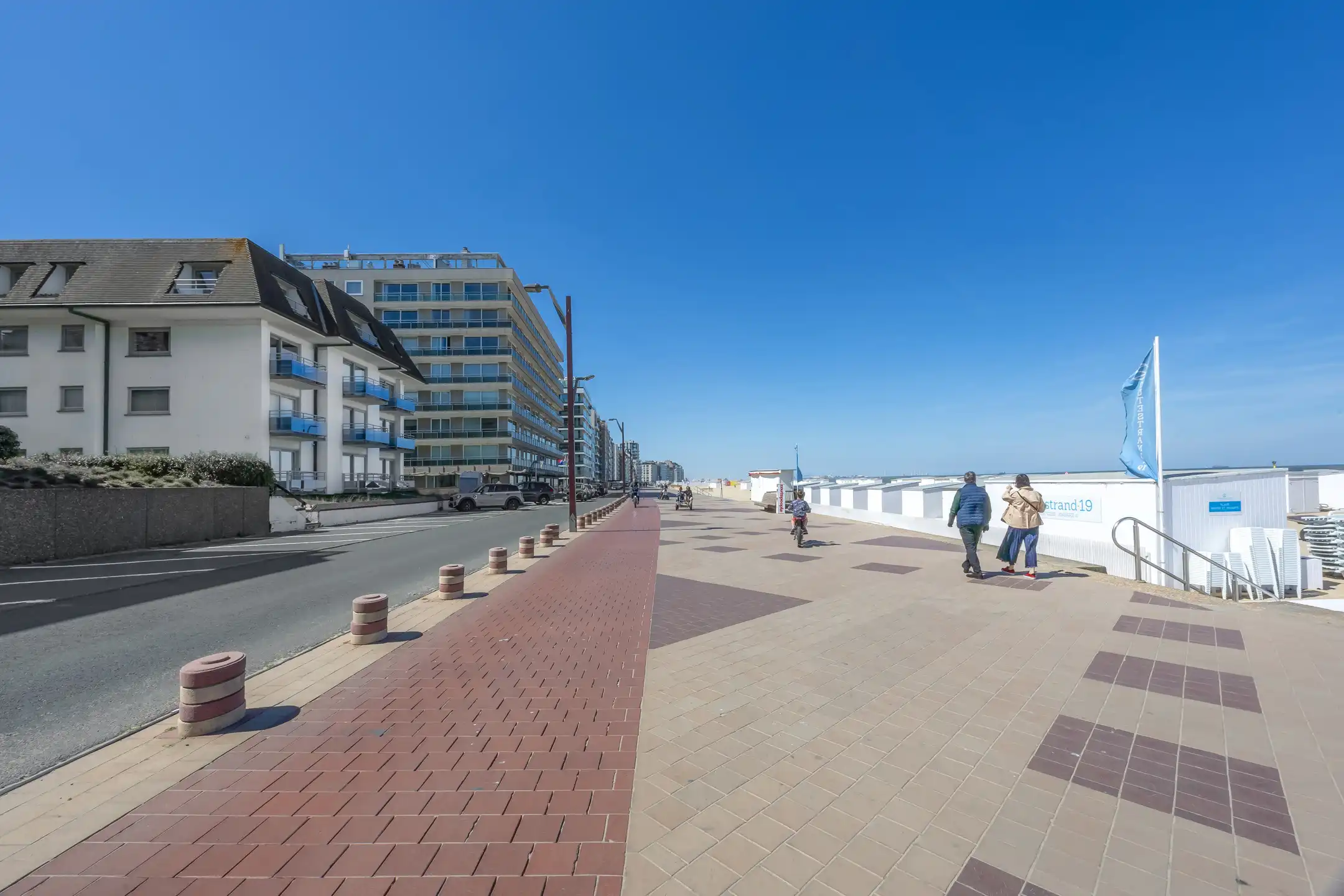 Luxueus gerenoveerd 3slpk appartement met frontaal zeezicht foto 40