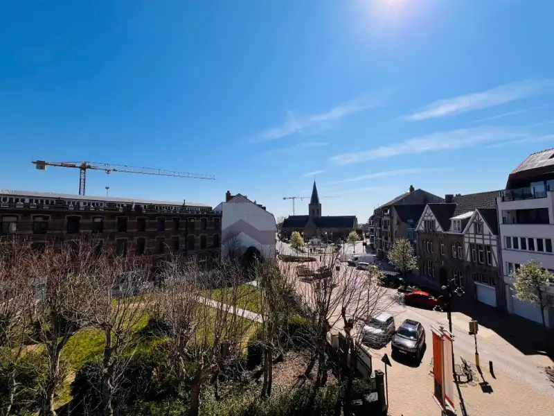 Ruim woonappartement met 3 slaapkamers en carport foto 5