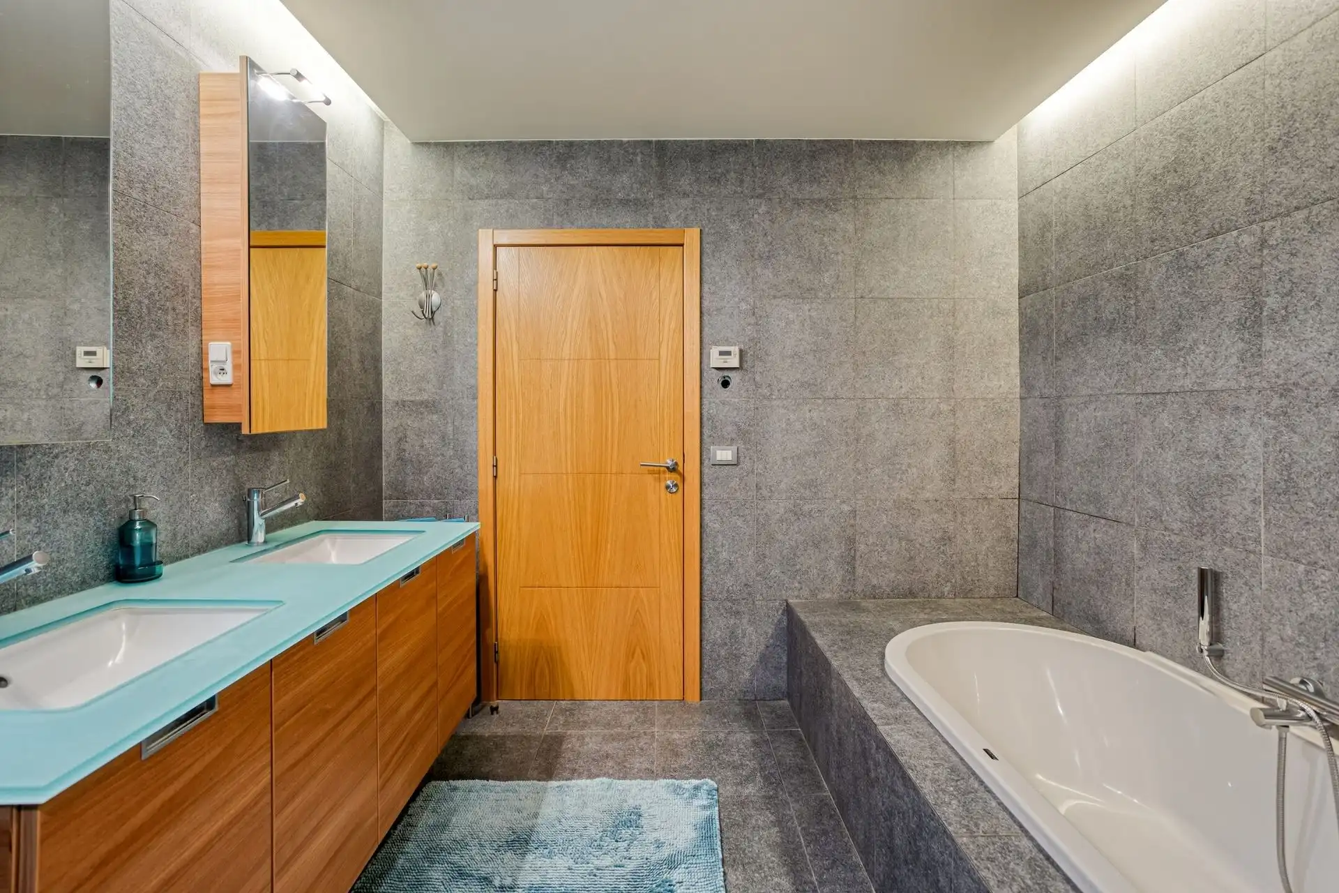 Lichtrijke, moderne villa in perfecte staat op rustige locatie foto 28