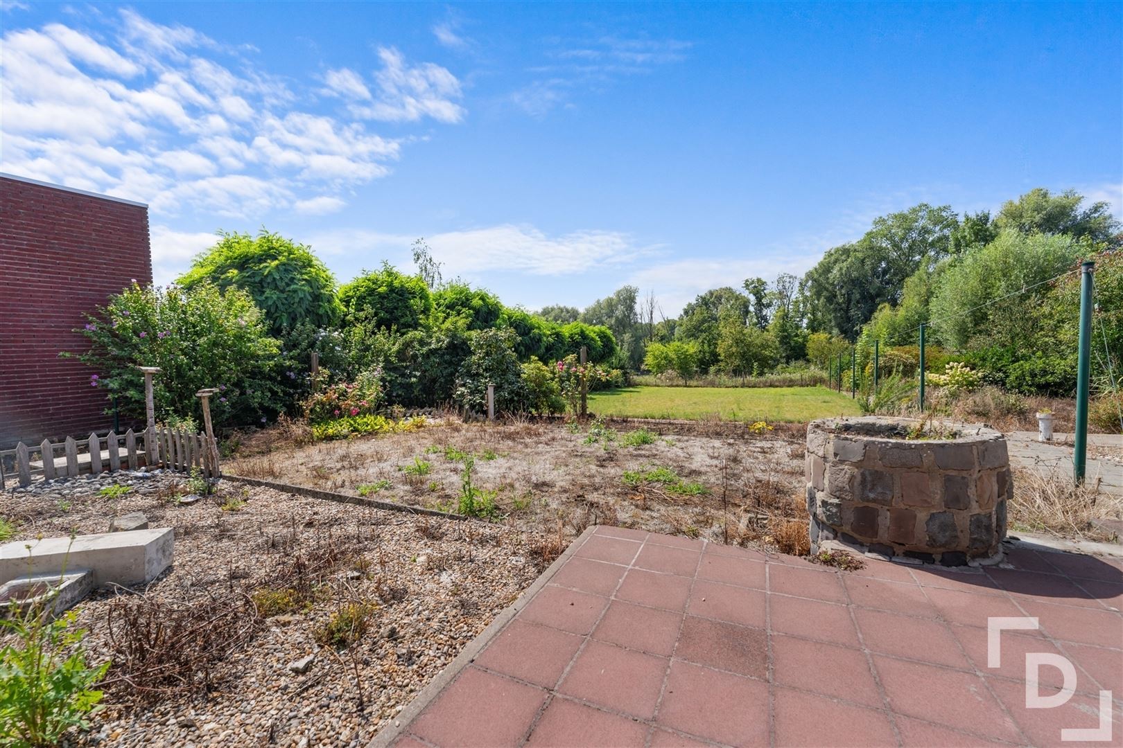 Ruime te renoveren woning te koop in Geluveld. foto 36