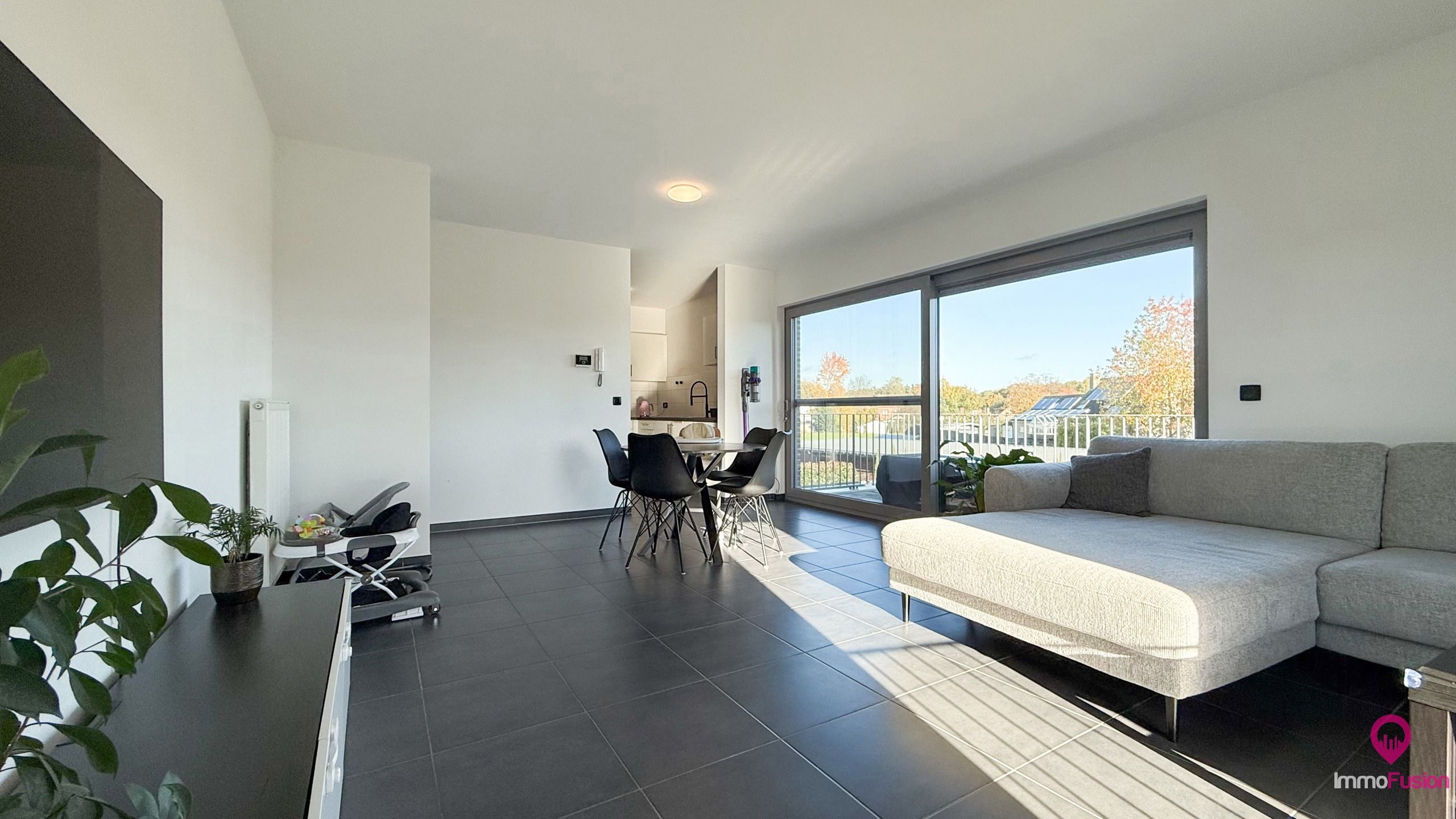 Instapklaar app met garagebox en 3slpk + ideale ligging! foto 4