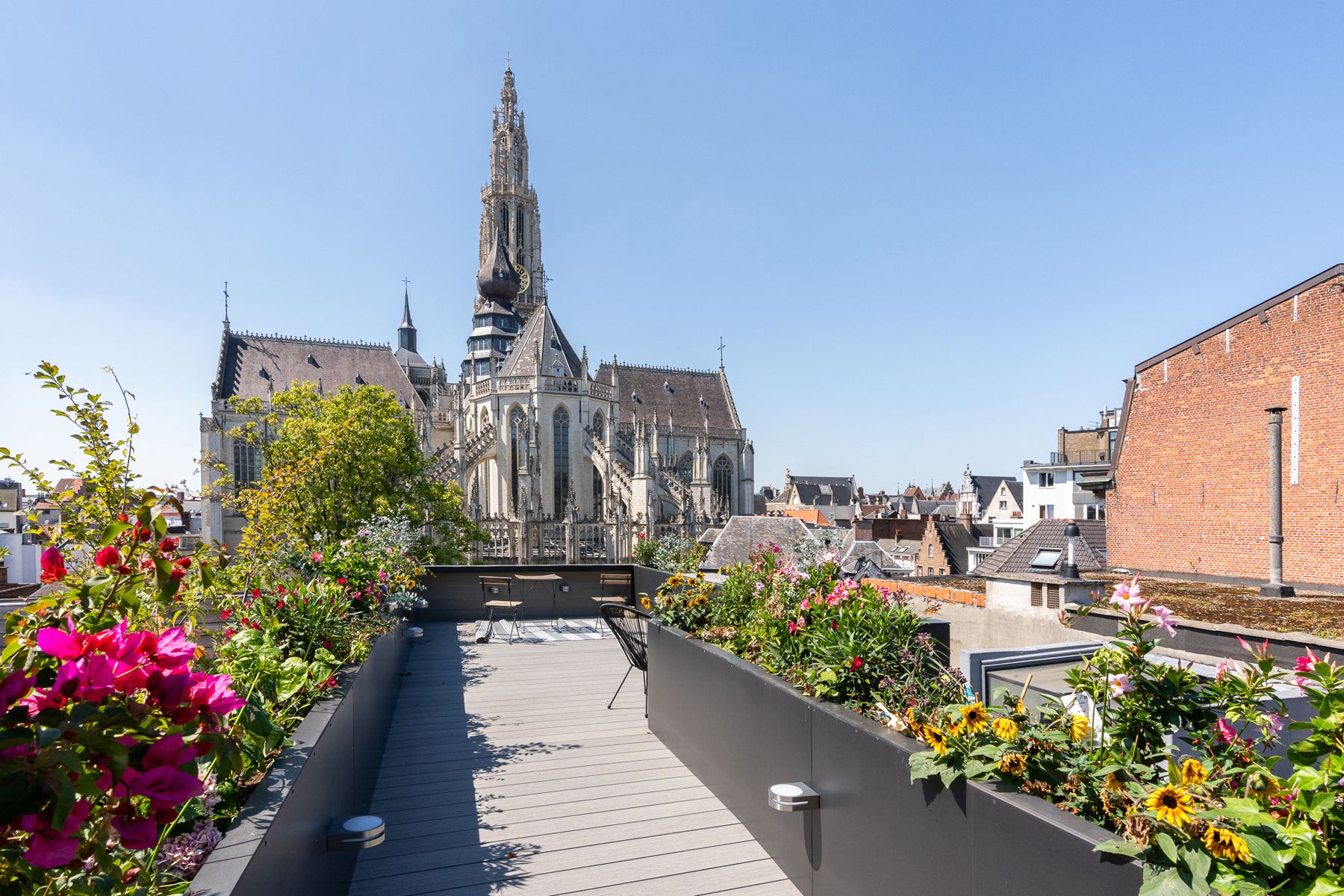 Gerenoveerd dakappartement aan de Groenplaats met dakterras foto 1