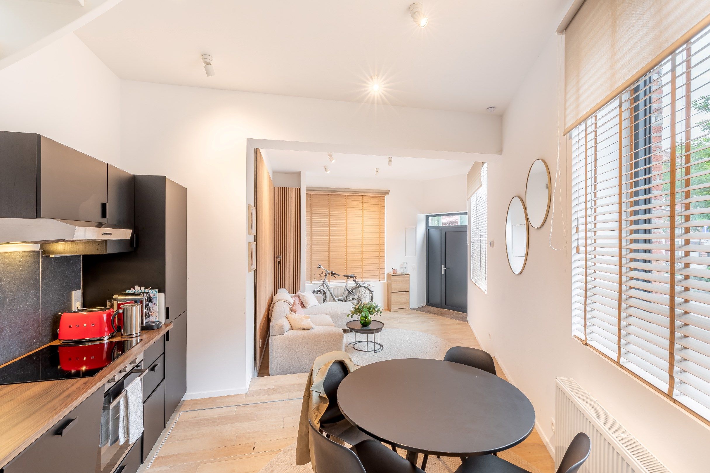 Prachtig gerenoveerde hoekwoning! foto 3