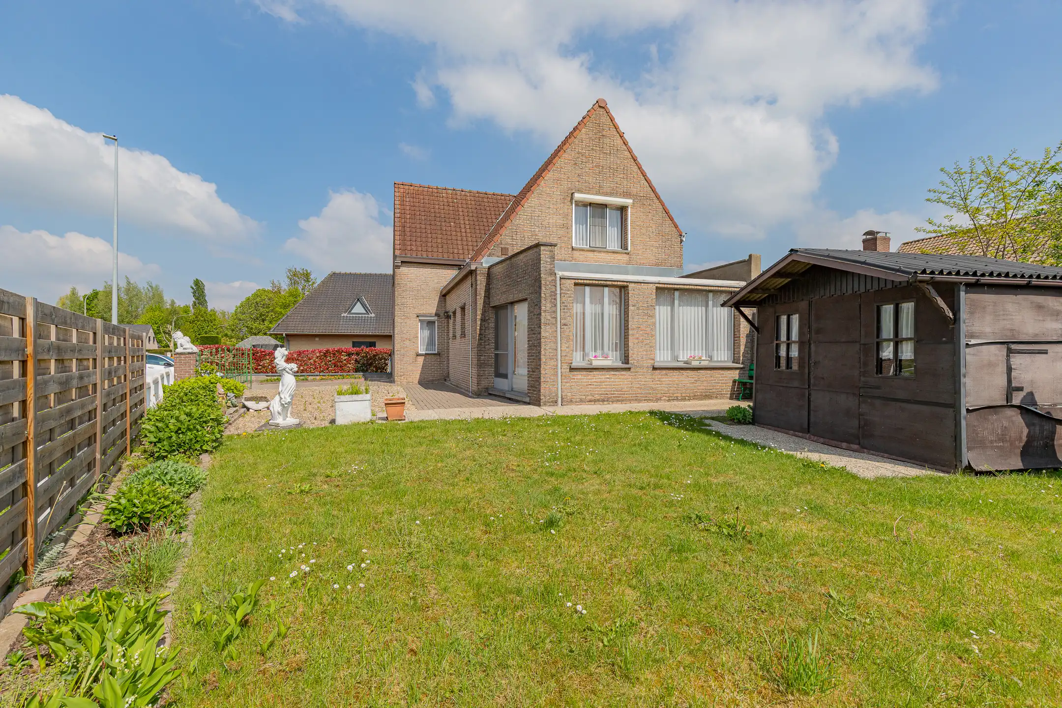 LEDE - Centraal gelegen woning met 2slk, garage en tuin foto 2