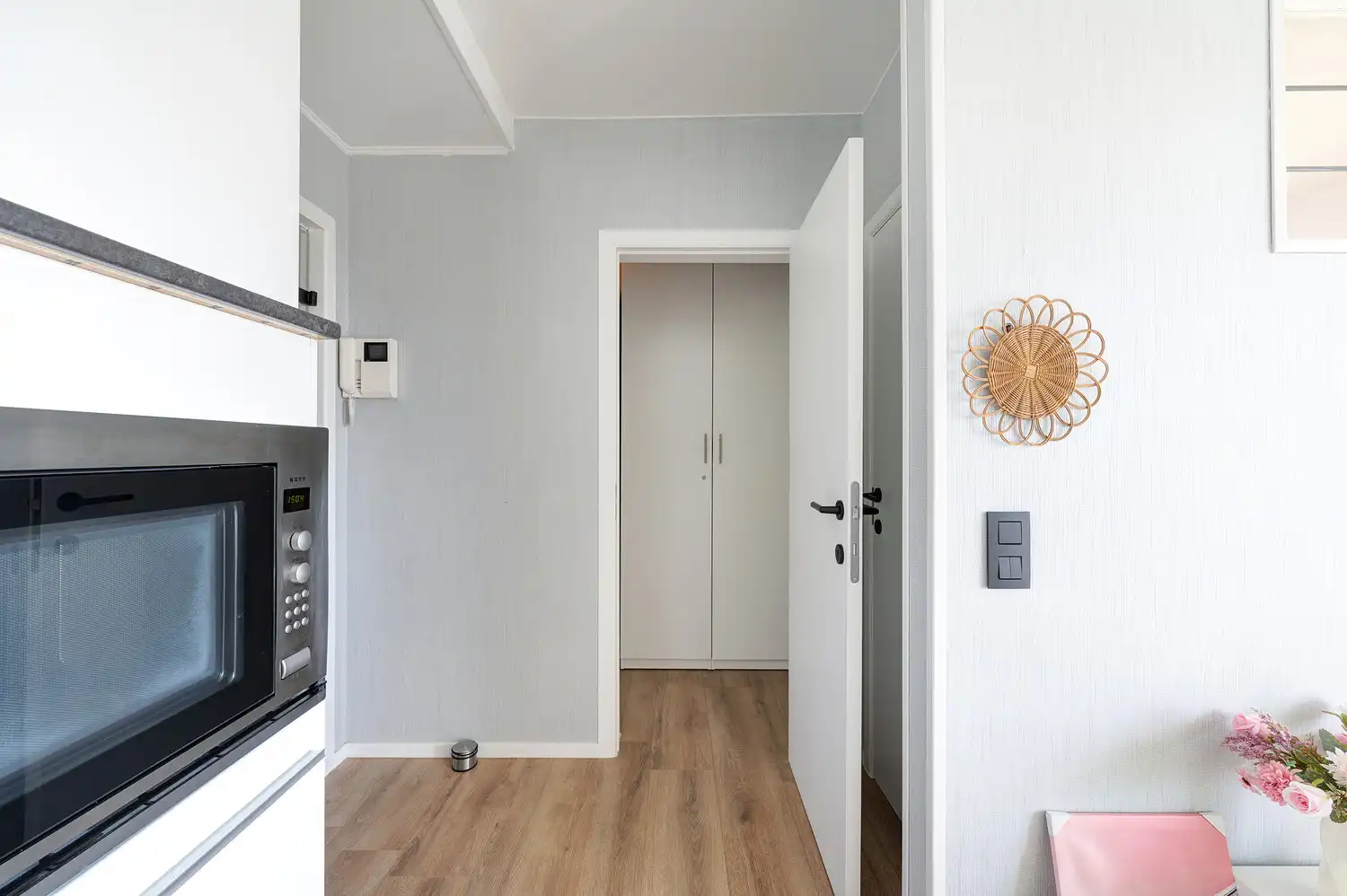 Prachtig gemeubelde vernieuwde studio/appartement met zonnig terras en open zichten foto 21