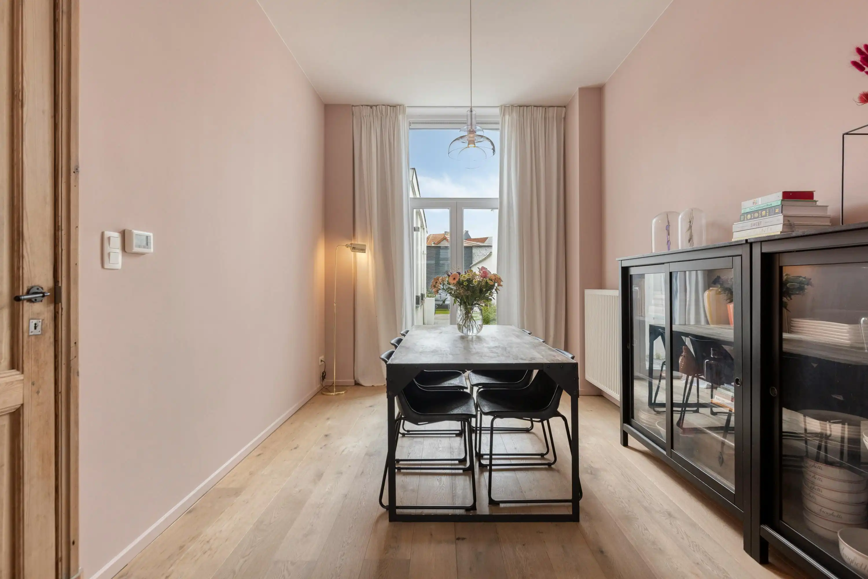 Knappe burgerwoning met 4 slaapkamers te Gent foto 3