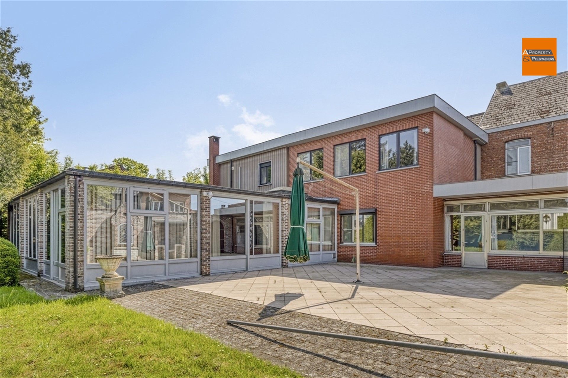 Ruime woning met potentieel in een rustige en groene omgeving foto 12