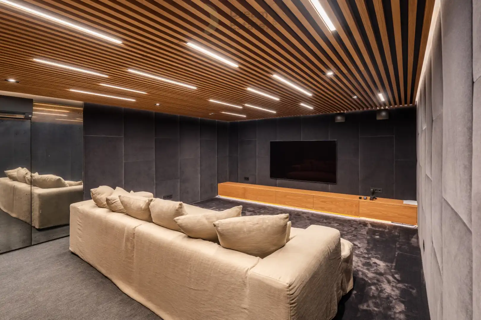 Unieke eerstelijns golfvilla in een exclusieve 'gated community' te Nueva Andalucia foto 40