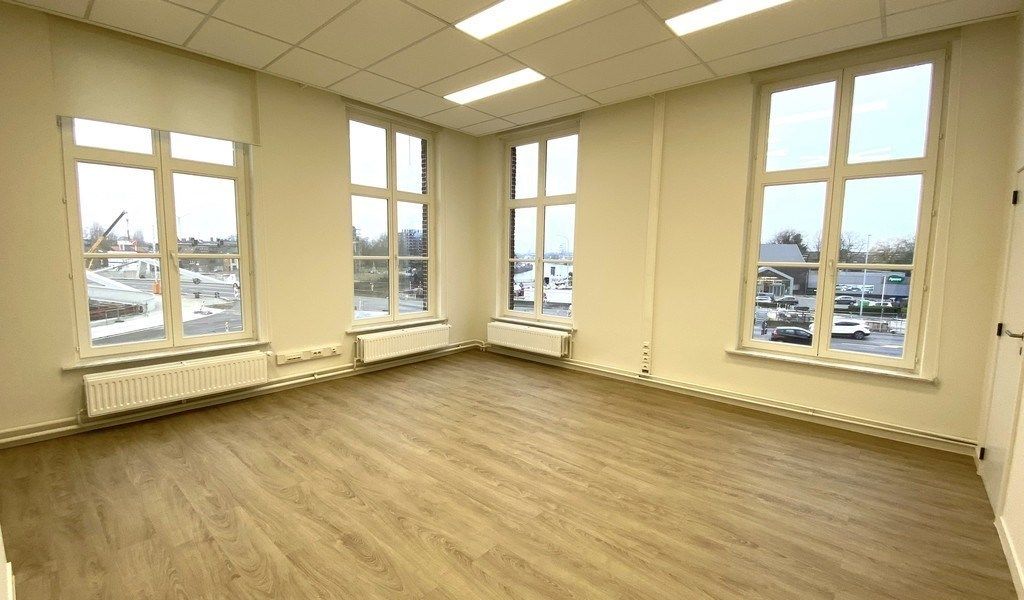 Gerenoveerde kantoren met zicht op water te huur in Gent foto 5