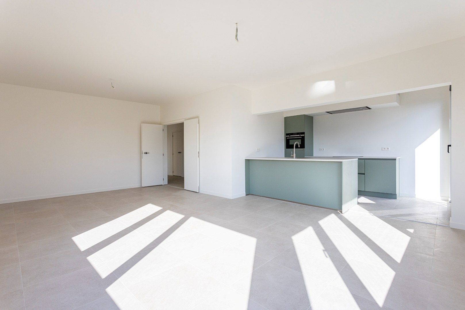 Prachtig gerenoveerd appartement (vernieuwbouw) met 2 slpks nabij De Roma! foto {{pictureIndex}}