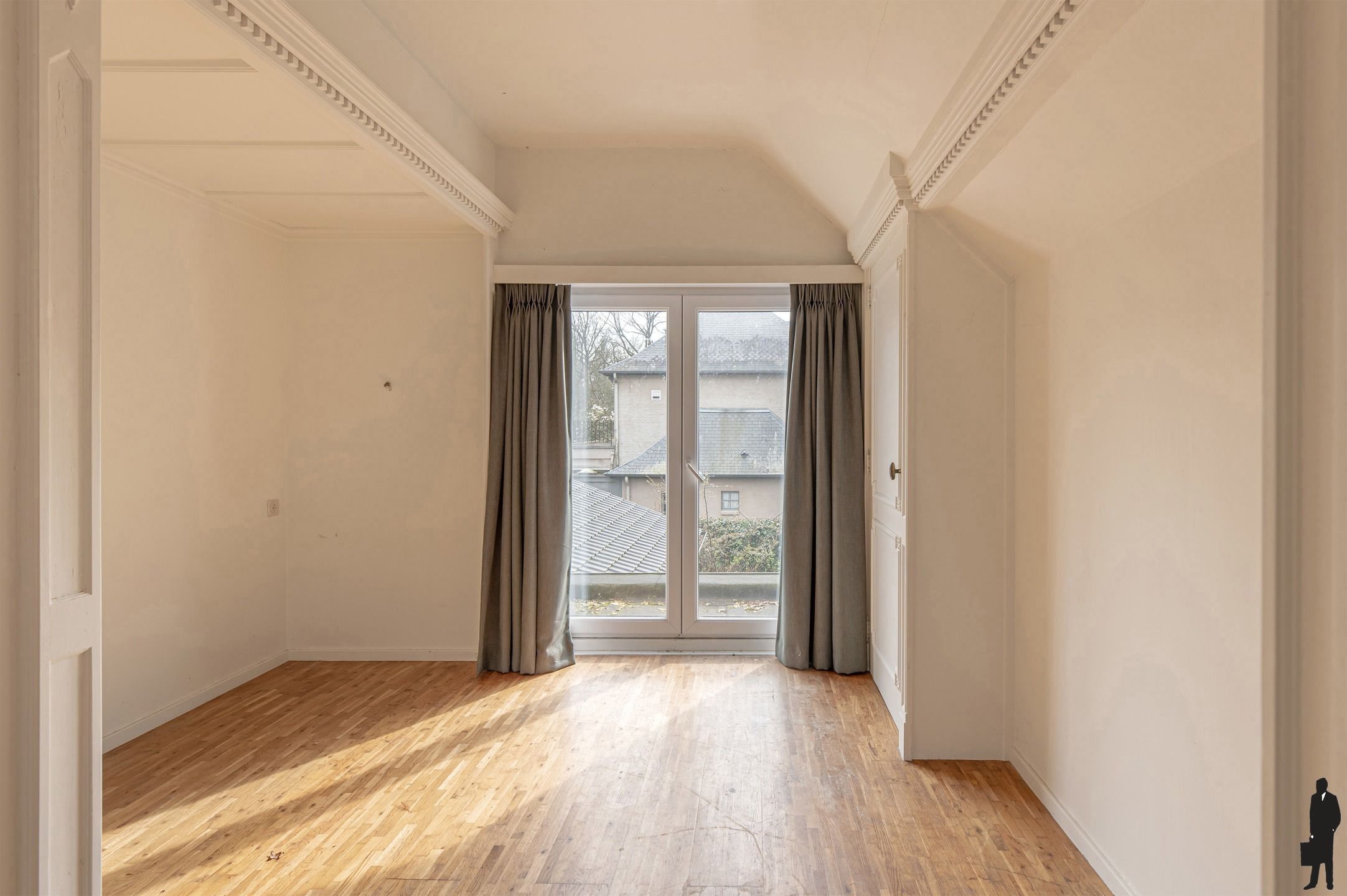 In Vriesdonk, op wandelafstand van de  openluchtschool Sint-Ludgardis gelegen, volledig te renoveren villa op ca. 1.800 m². foto 8