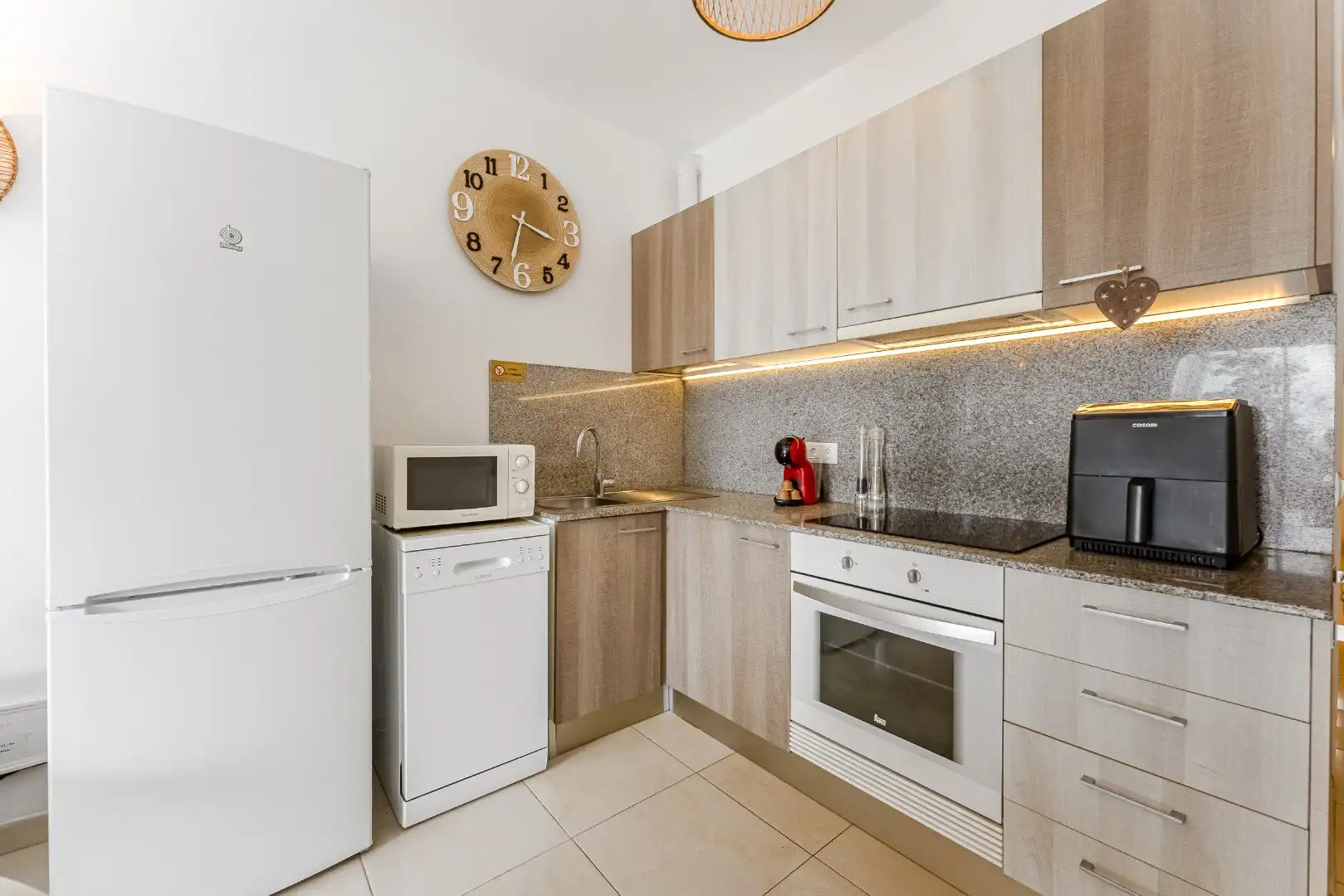  Gerenoveerd appartement met toegang tot het strand foto 9