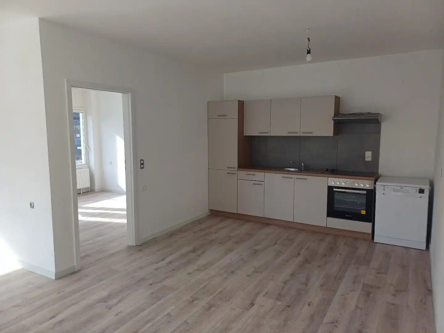 Volledig gerenoveerd 3 slaapkamer appartement in Neerpelt centrum. foto 2