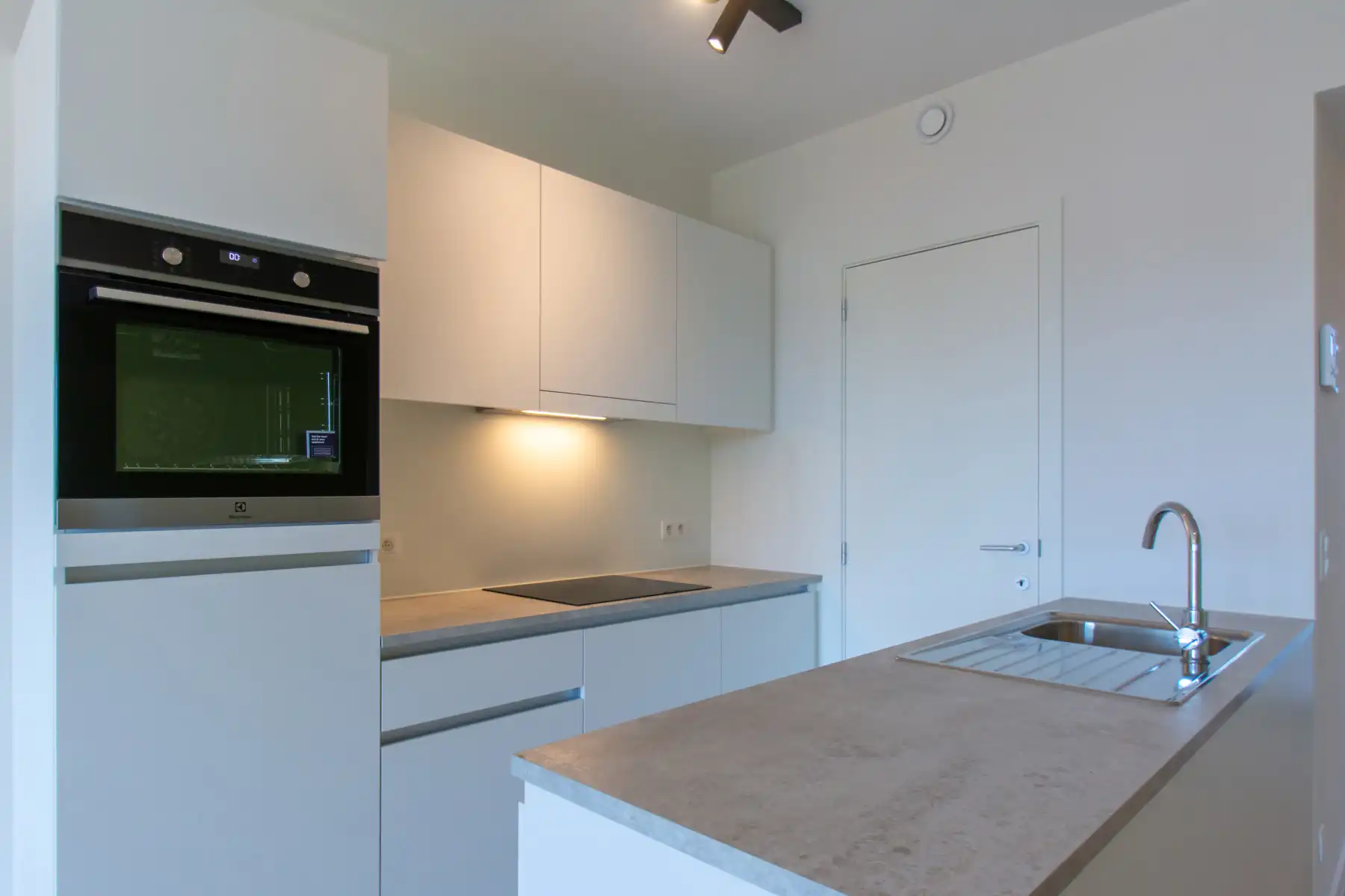 Prachtig Modern nieuwbouwappartement met 2slpk. en balcon foto 6