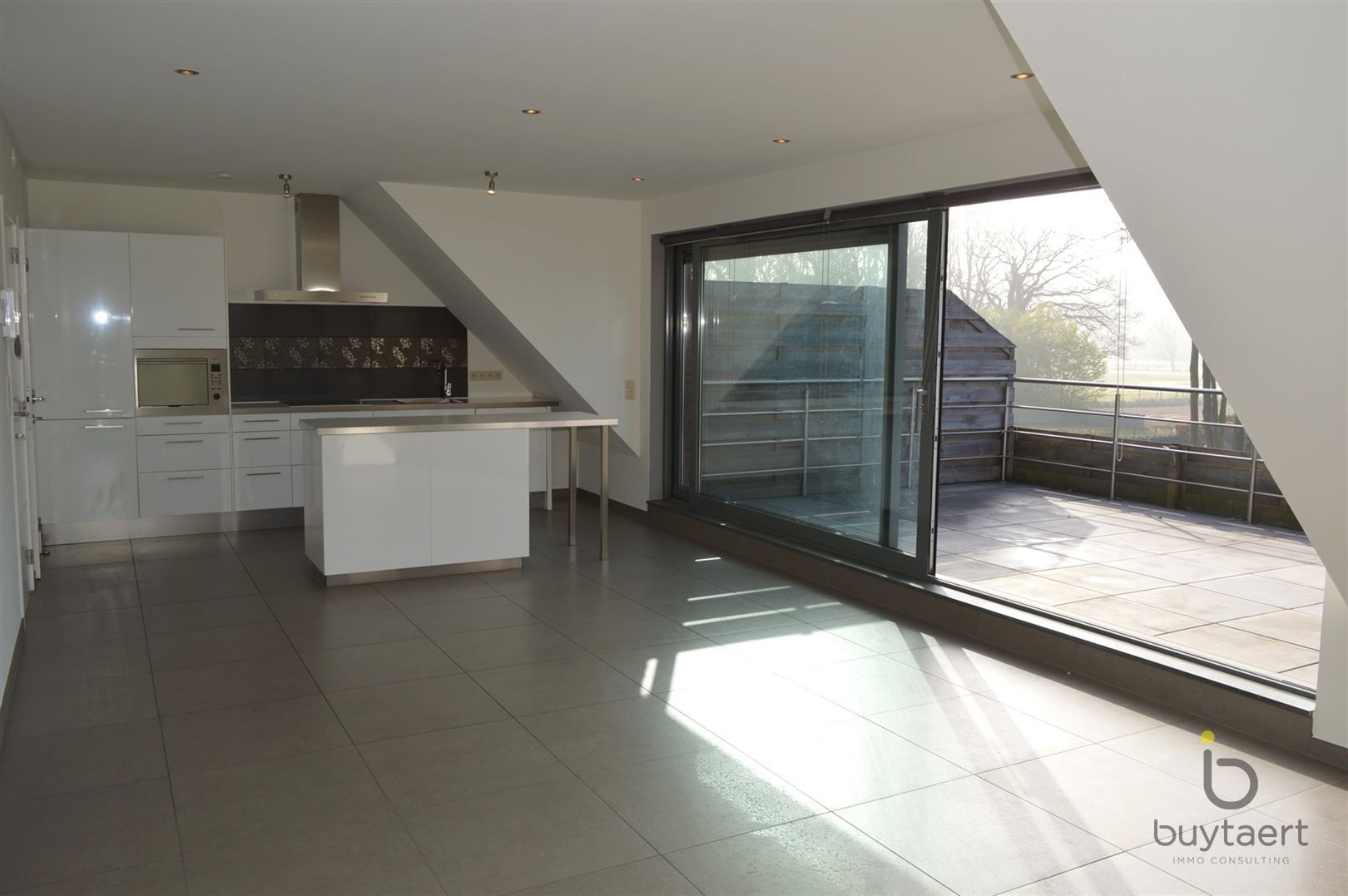 Appartement met één slaapkamer en prachtig terras met autoplaats. foto 2
