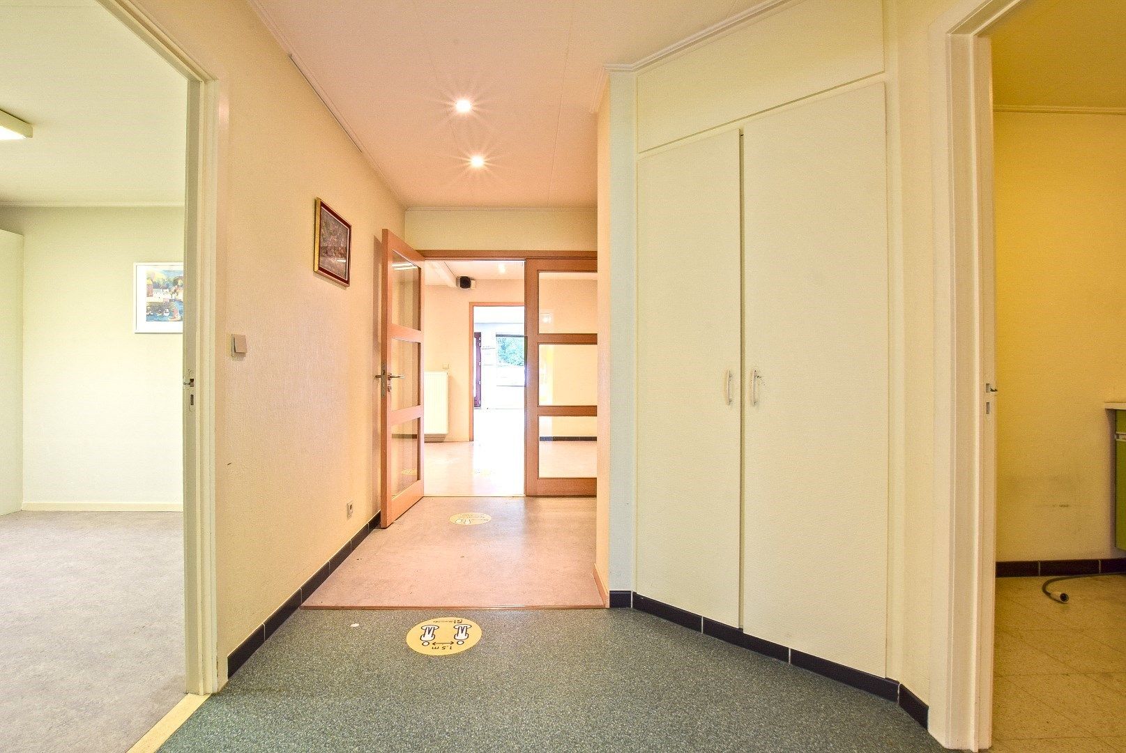 Centraal gelegen handelsruimte (148 m²) in centrum Diksmuide! foto 11