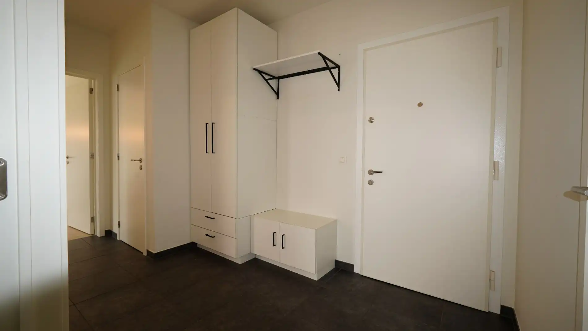 Instapklaar appartement met 2 slaapkamers in Lokeren foto 2