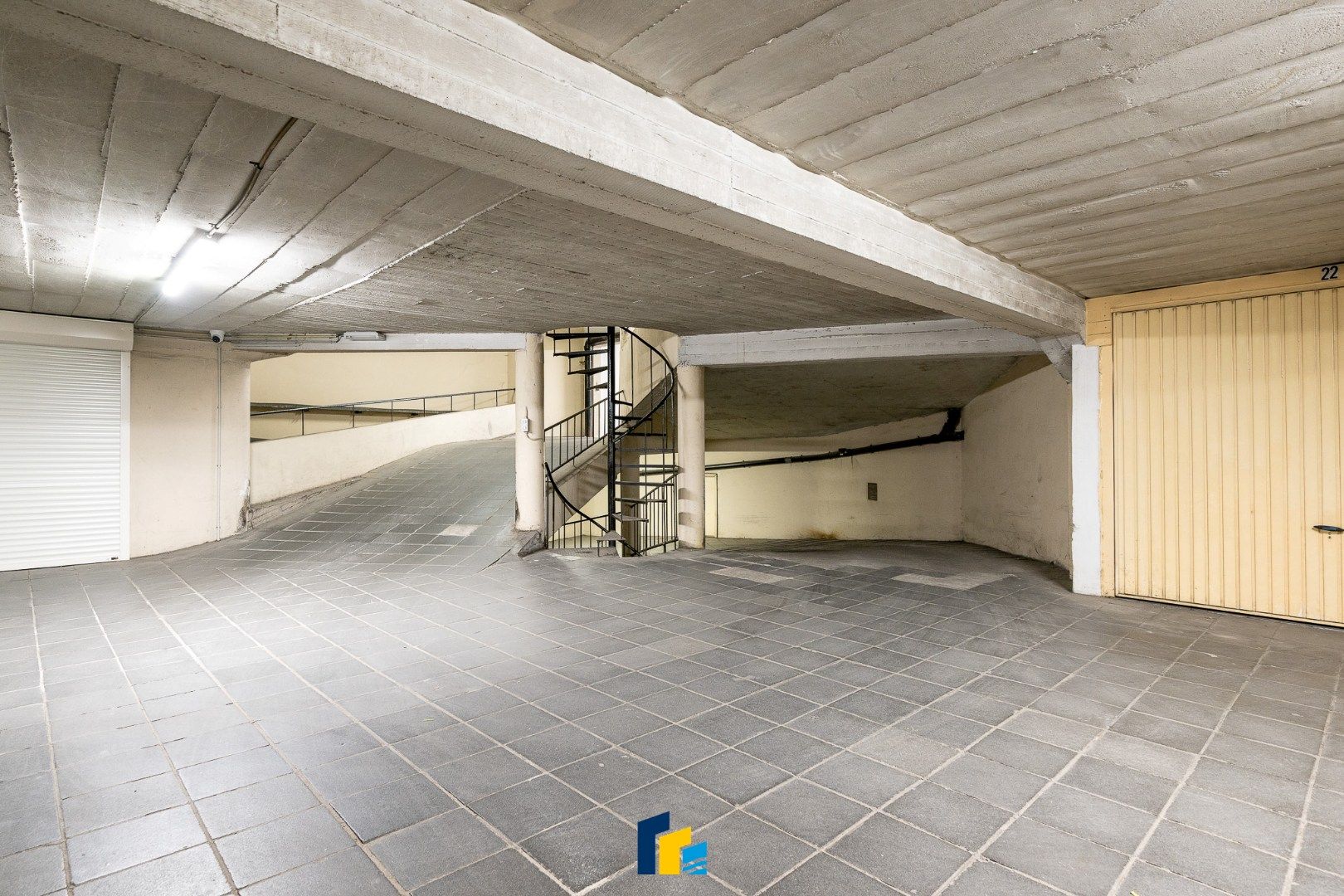 Centraal gelegen afgesloten autobox  foto 10