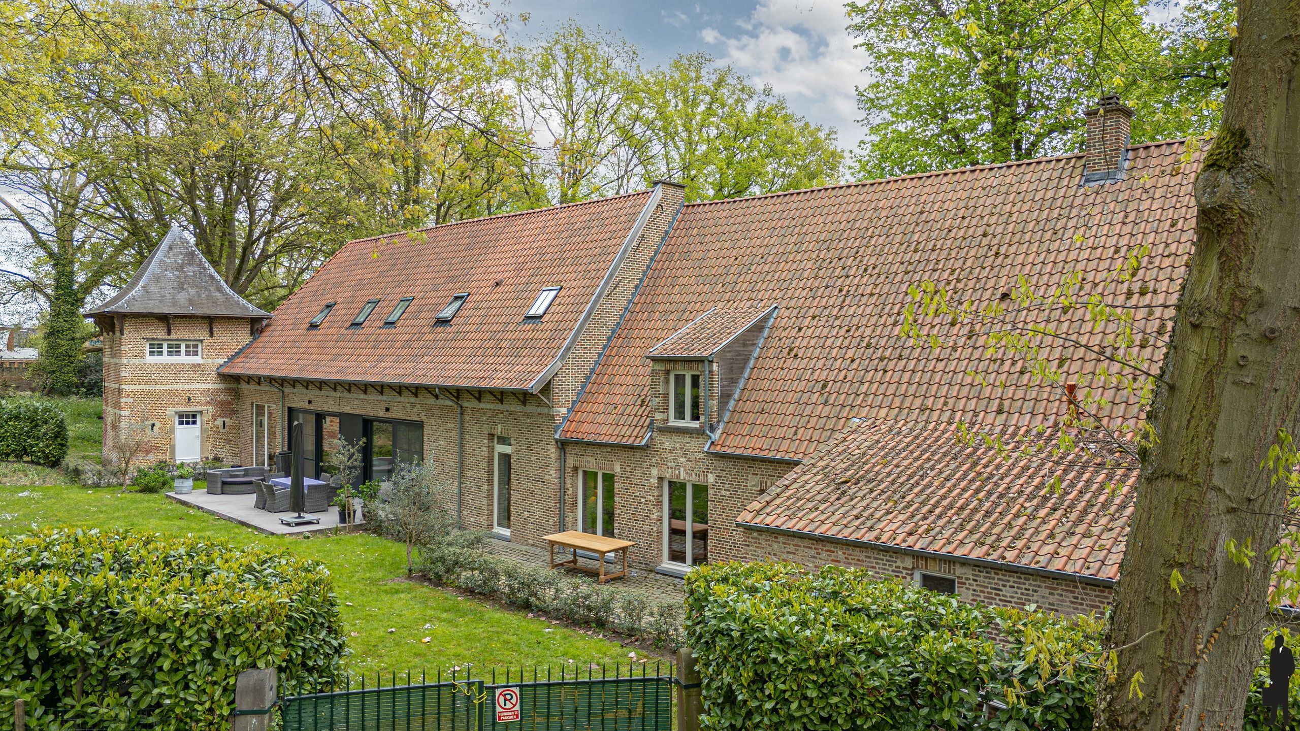 Uitzonderlijk kasteelhoeve in het park van Kasteel Wissekerke. foto 54