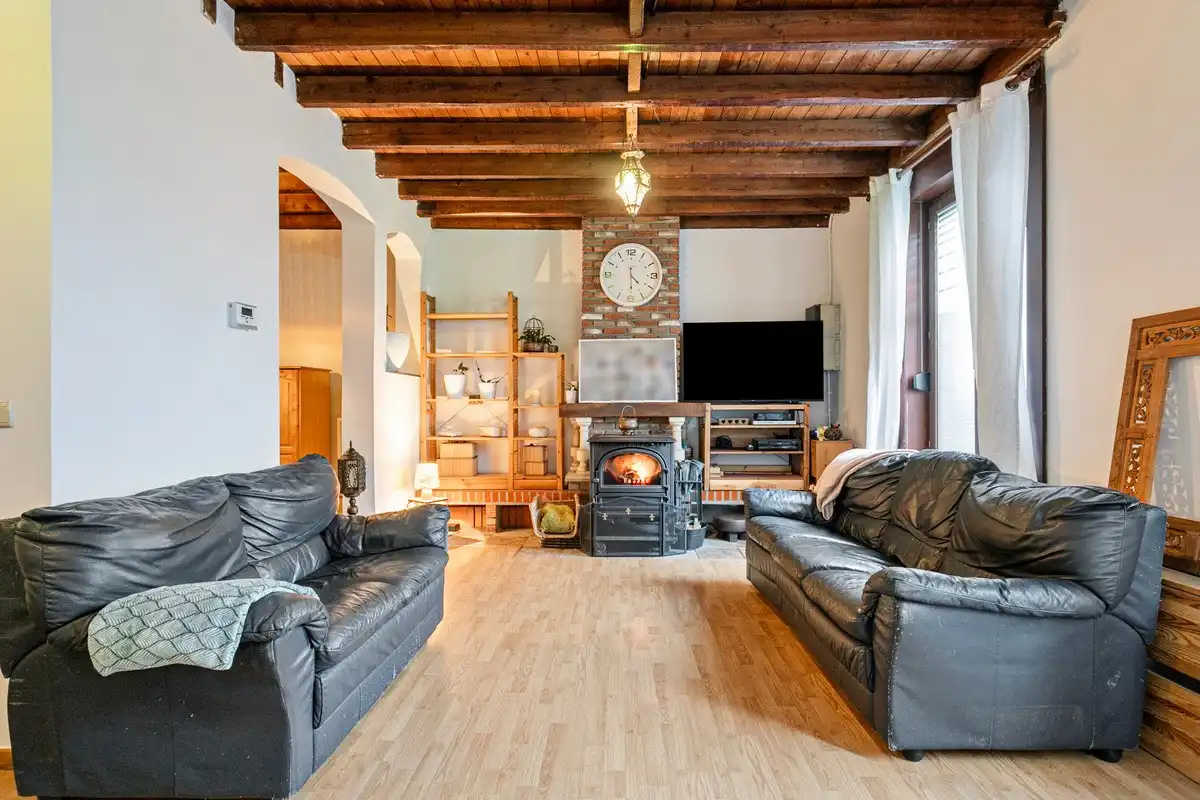 Charmante en rustig gelegen 3-gevel woning met tuin foto 2