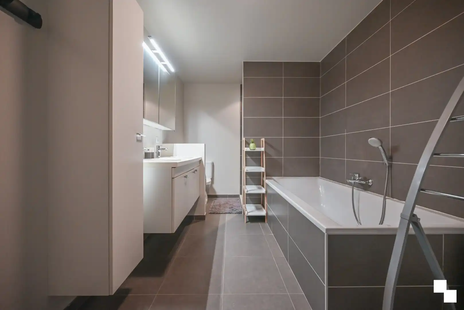 Ruime energiezuinige woning te Wevelgem foto 16