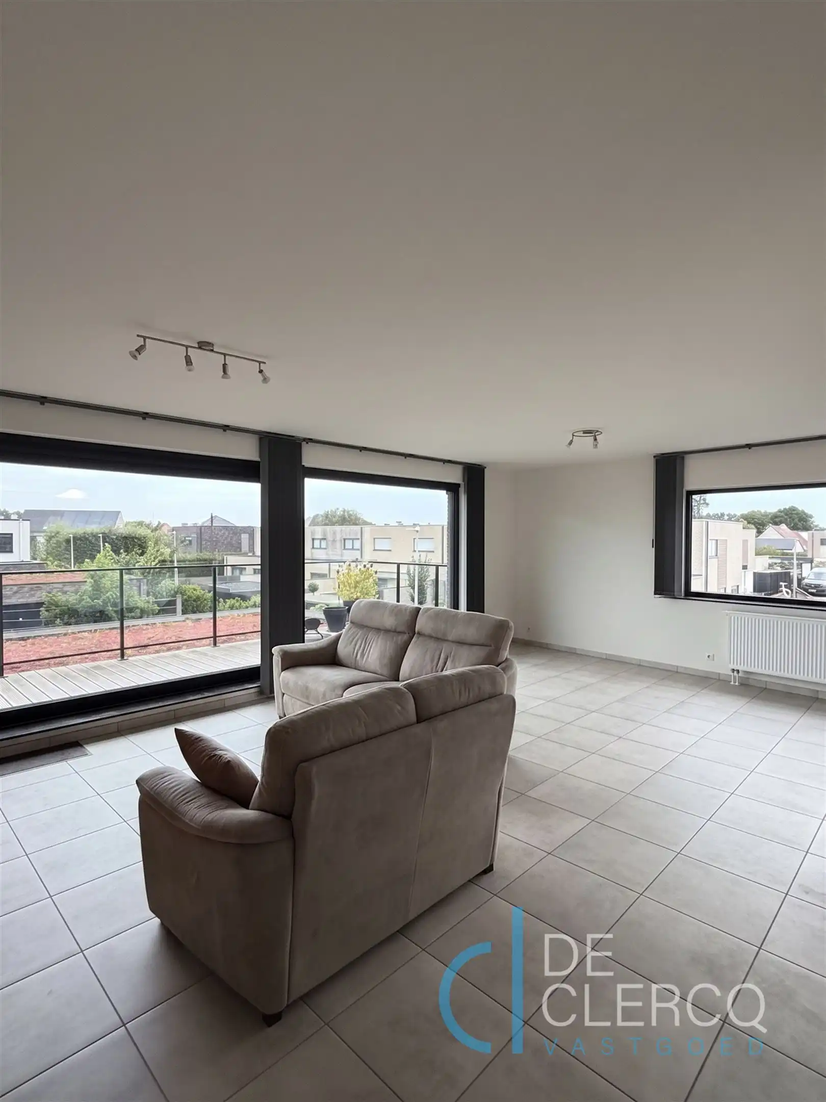 Tweeslaapkamer appartement te huur in centrum Lochristi!  foto 3
