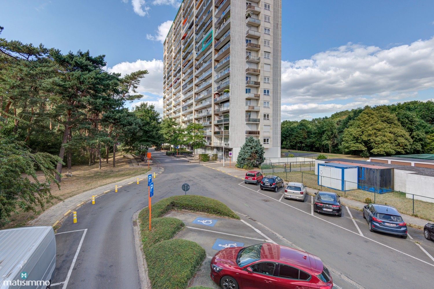 INSTAPKLAAR APPARTEMENT MET 2 SLAAPKAMERS EN WEIDS UITZICHT NABIJ STADSCENTRUM GENK foto 2