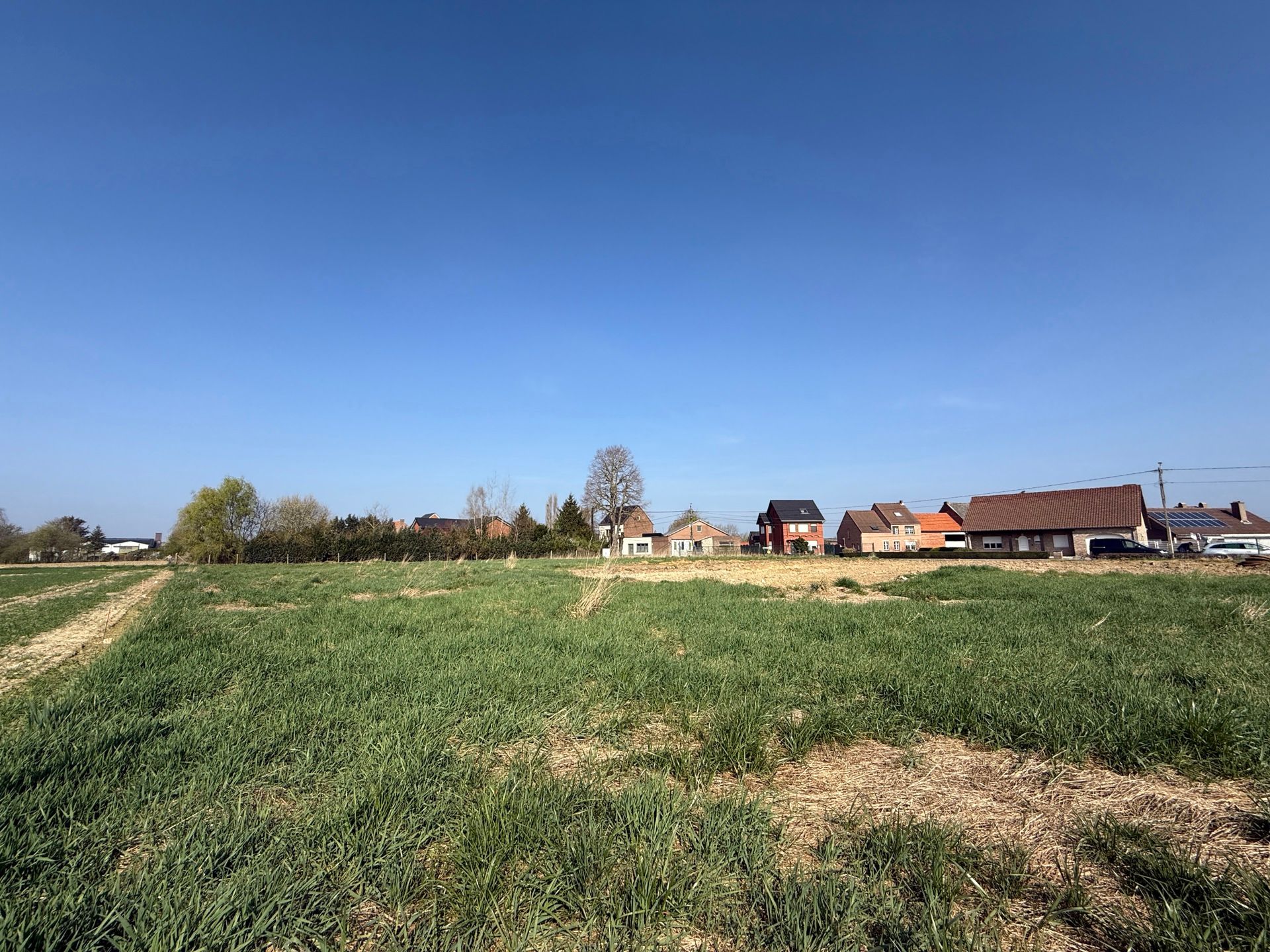 Bouwgrond voor open bebouwing op perceel van 11a38 foto {{pictureIndex}}