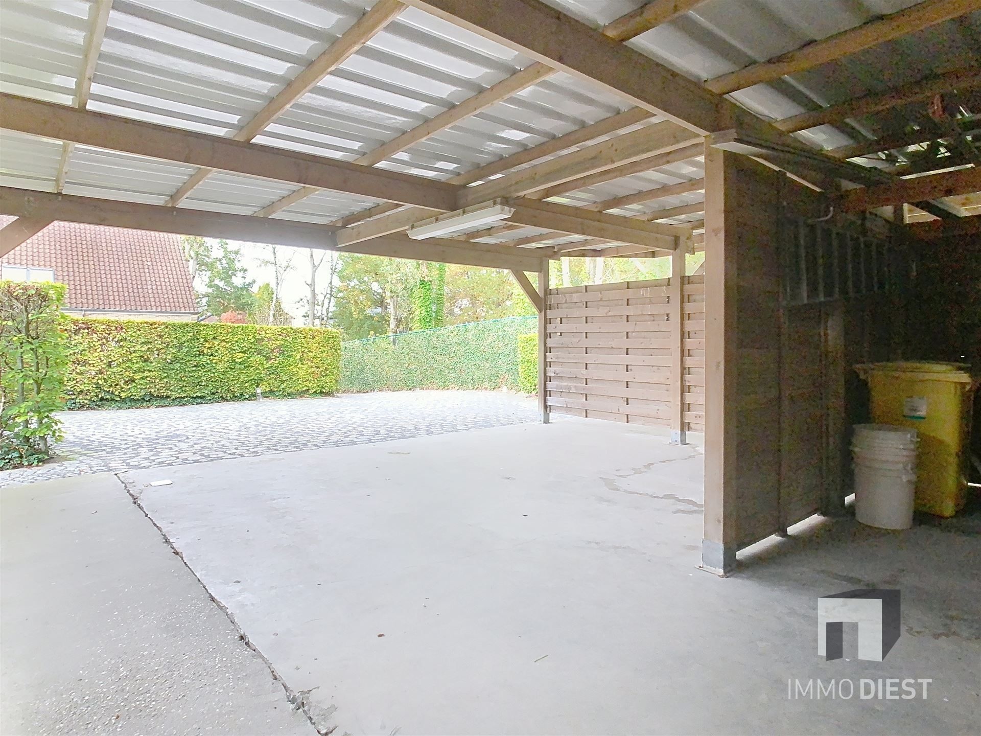 Ontdek deze solide, karaktervolle woning in Veerle met een zeer gunstige ligging op 10 are. foto 49