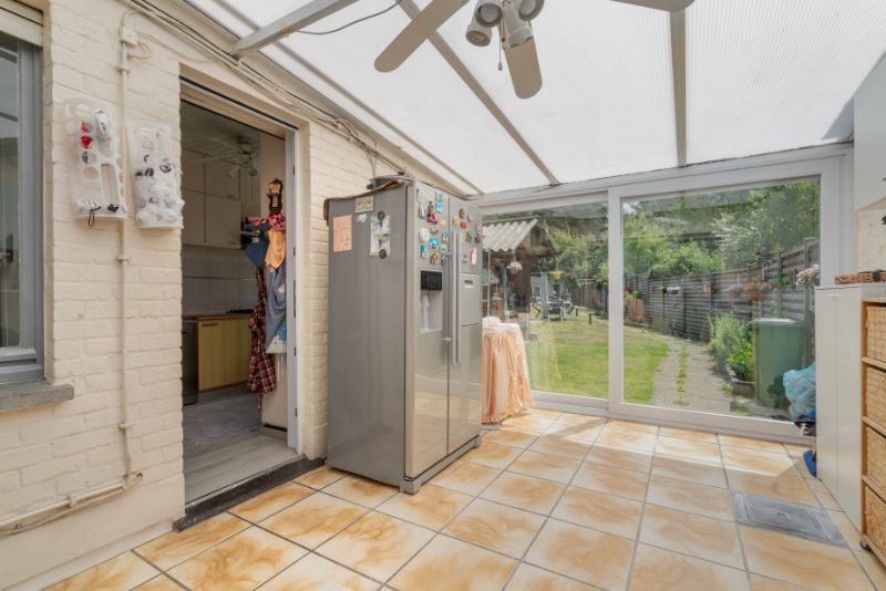 Woning met ruime tuin - dubbele garage achteraan! foto 9