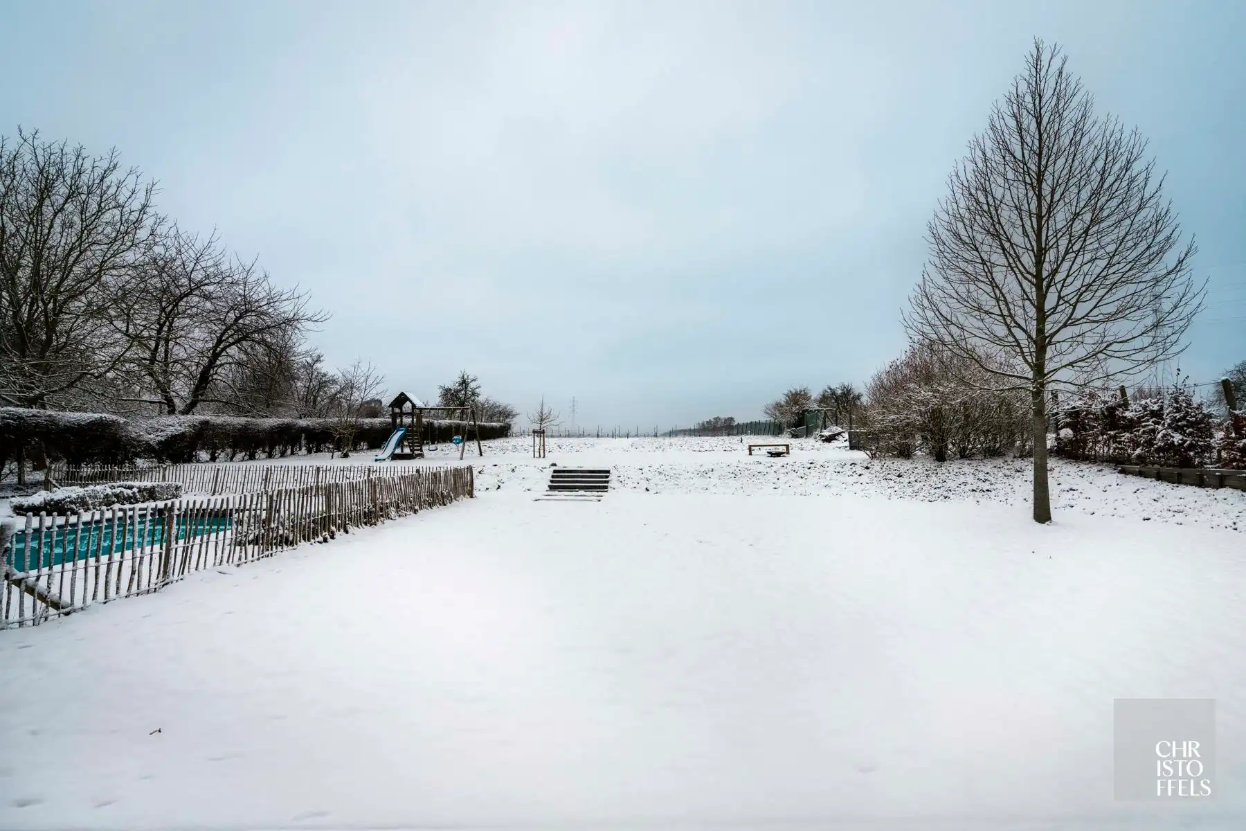 Exclusieve vierkantshoeve met buitenzwembad en vrij uitzicht op perceel van 3.213m² foto 14