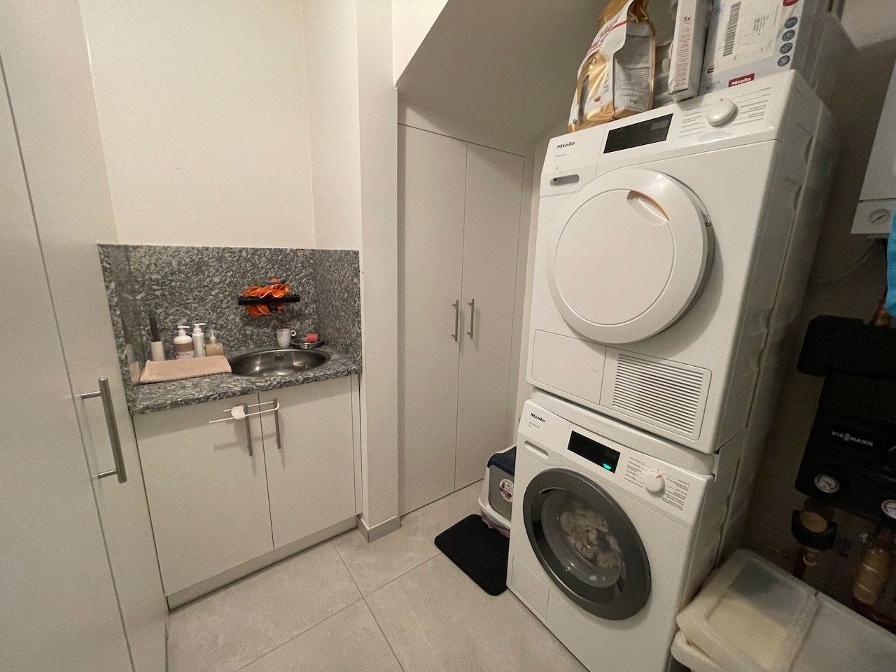 Genk - Bret, Atheneumstraat 40: Stijlvolle, energiezuinige woning met 3 slaapkamers, carport, tuin,... rustig gelegen in het groen op een top-locatie! foto 22