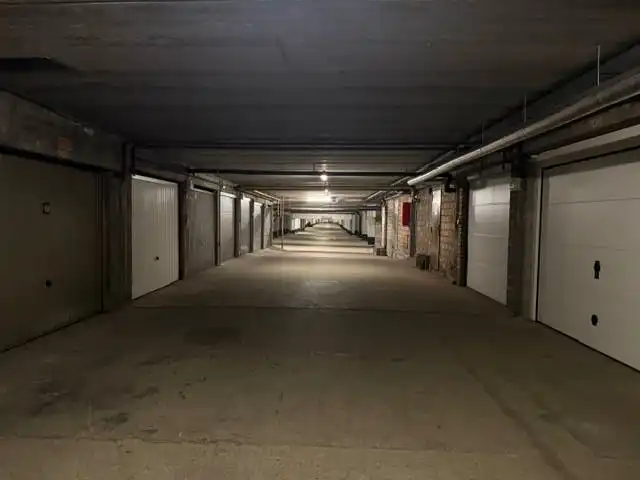Garagebox te koop Royal Palace foto 5