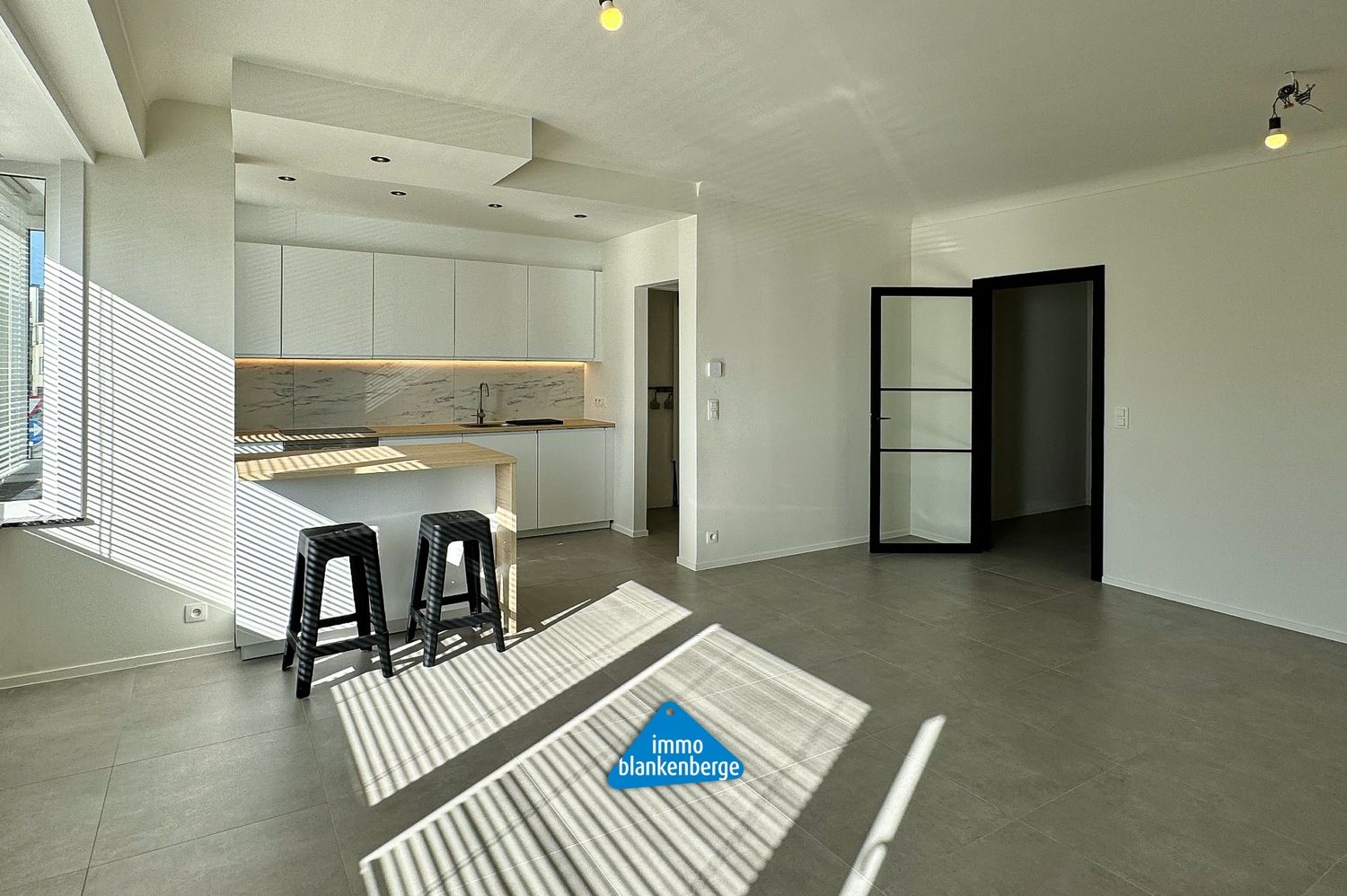 Modern Gerenoveerd Appartement met 2 Slaapkamers foto 4
