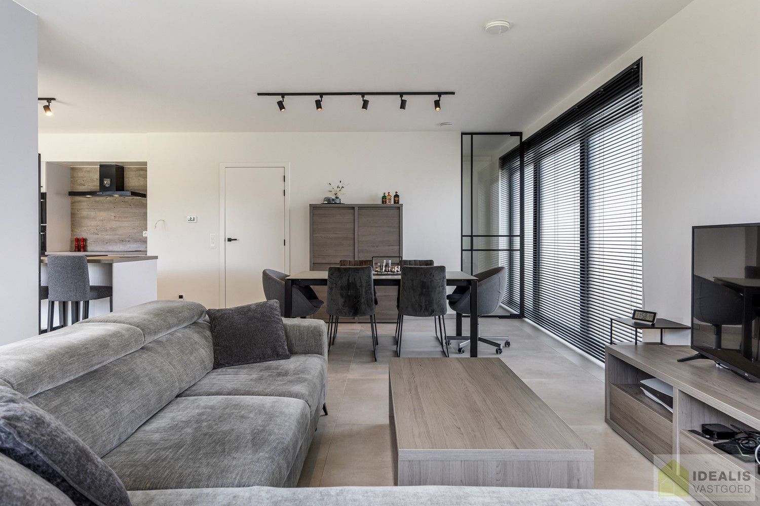 PRACHTIGE NIEUWBOUWWONING MET EEN HEERLIJK LICHTRIJKE WOONKAMER MET OPEN KEUKEN, RUIME BERGING, BUREEL, 3 SLAAPKAMERS, RUIME DRESSING EN RUIME BADKAMER VOORZIEN VAN ALLE COMFORT! EEN HEERLIJK RUIM HUIS MET EEN NAAR WENS AAN TE LEGGEN TUIN, OP EEN GEGEERDE LOCATIE NABIJ HET CENTRUM VAN PEER! foto 14