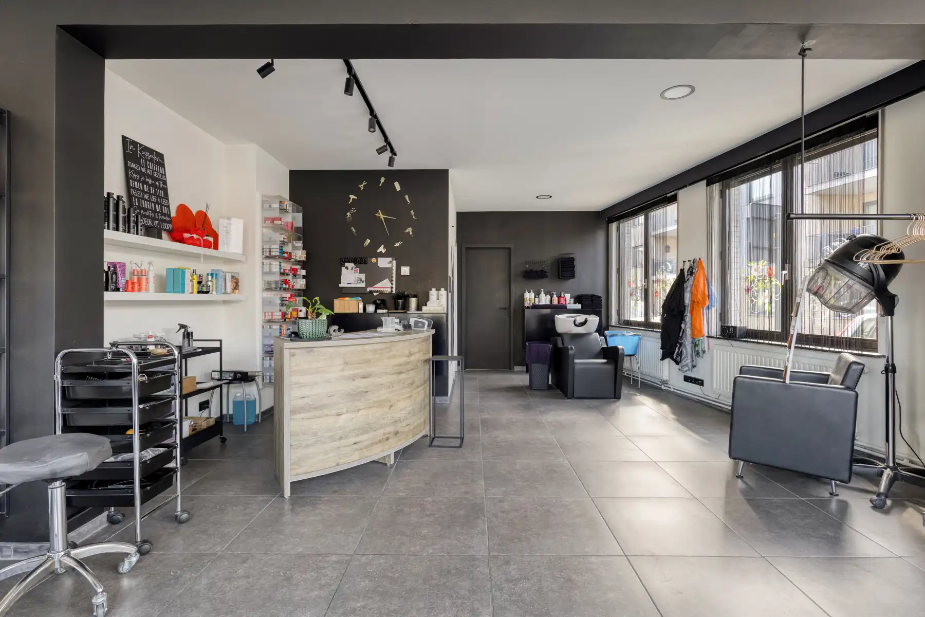 Hoekgebouw met 8 appartementen en handelszaak te Lier foto 4