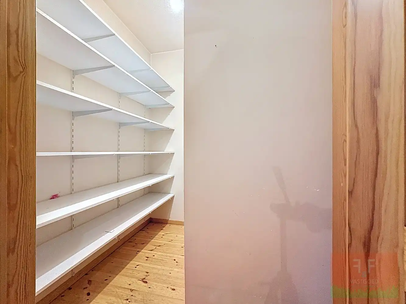 Triplex appartement (4 slaapkamers) met verhuurde winkelruimte en aparte garage te koop in centrum Zottegem foto 19