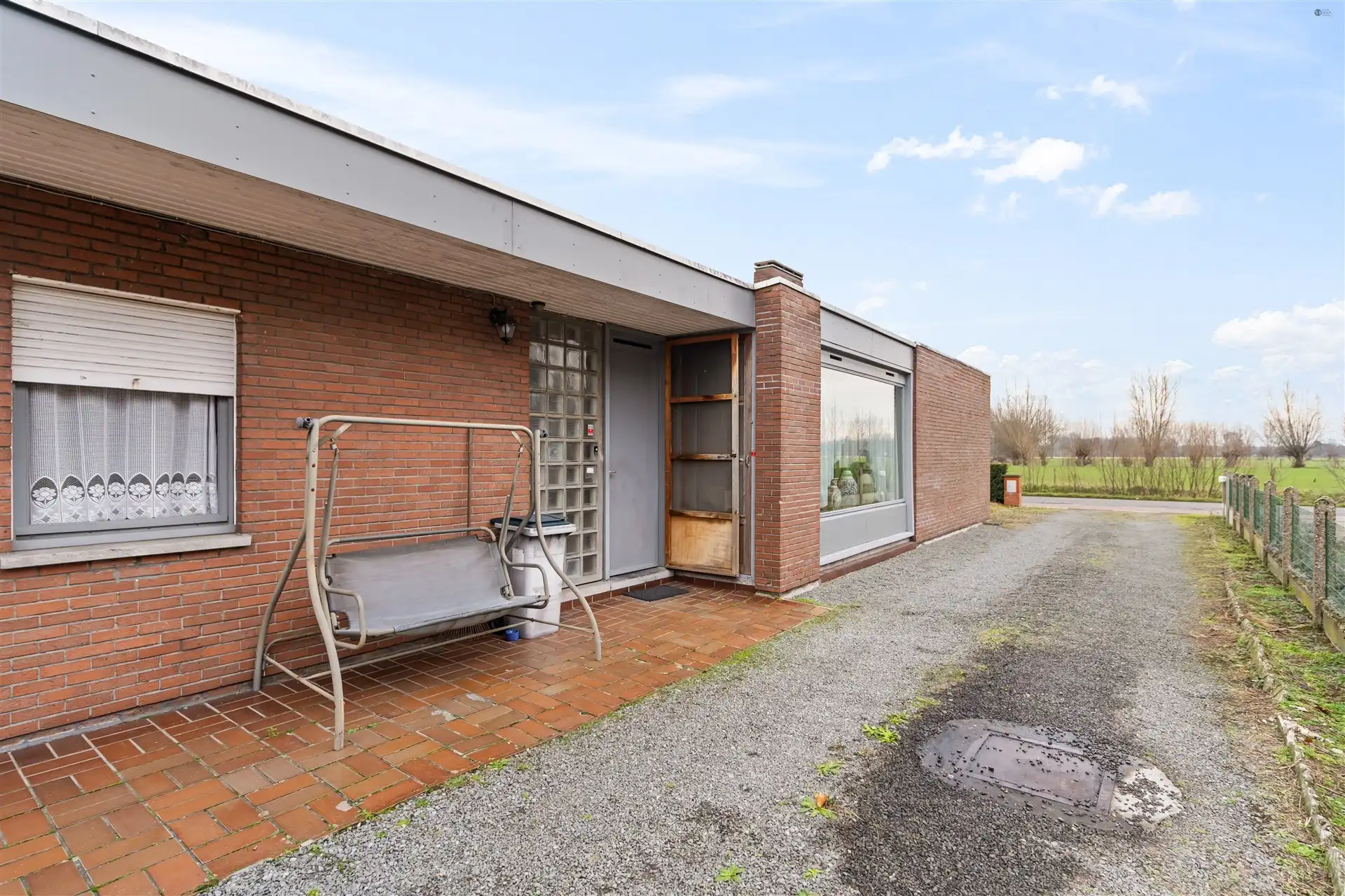 Te renoveren bungalow op een ruim stuk grond foto 18