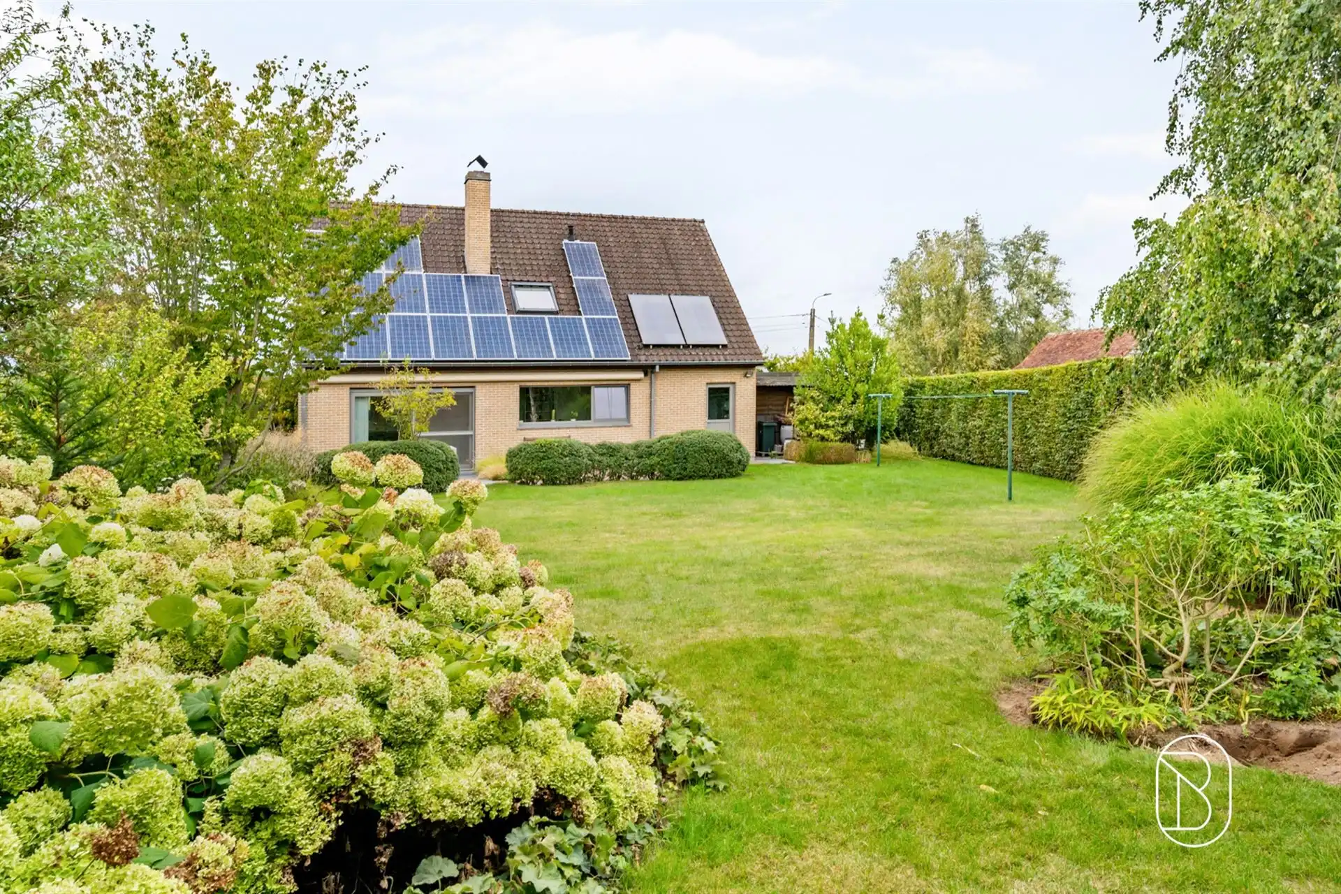 Leuke energiezuinig woning met mooie tuin!  foto 5