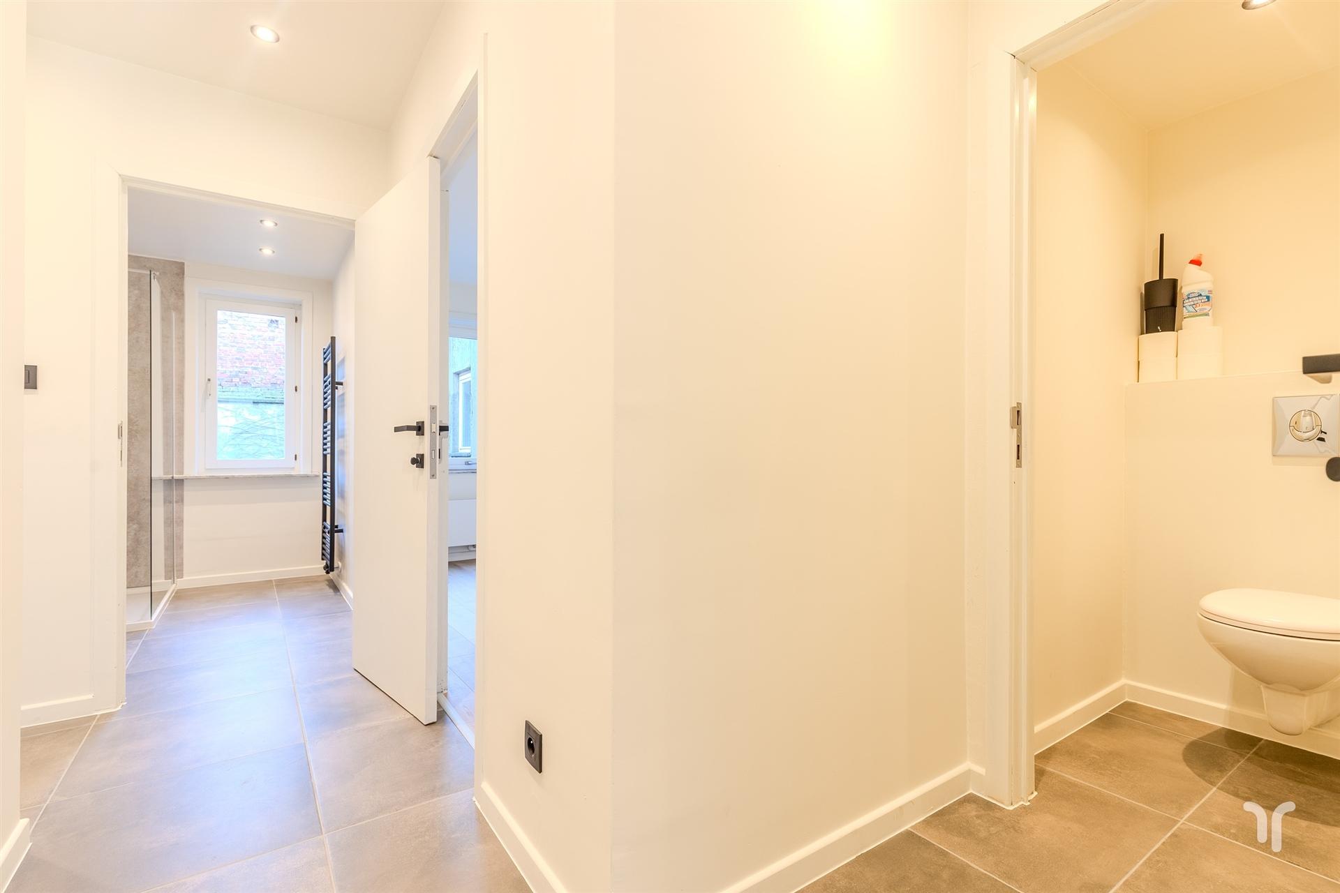 Ruim gerenoveerd appartement foto 4