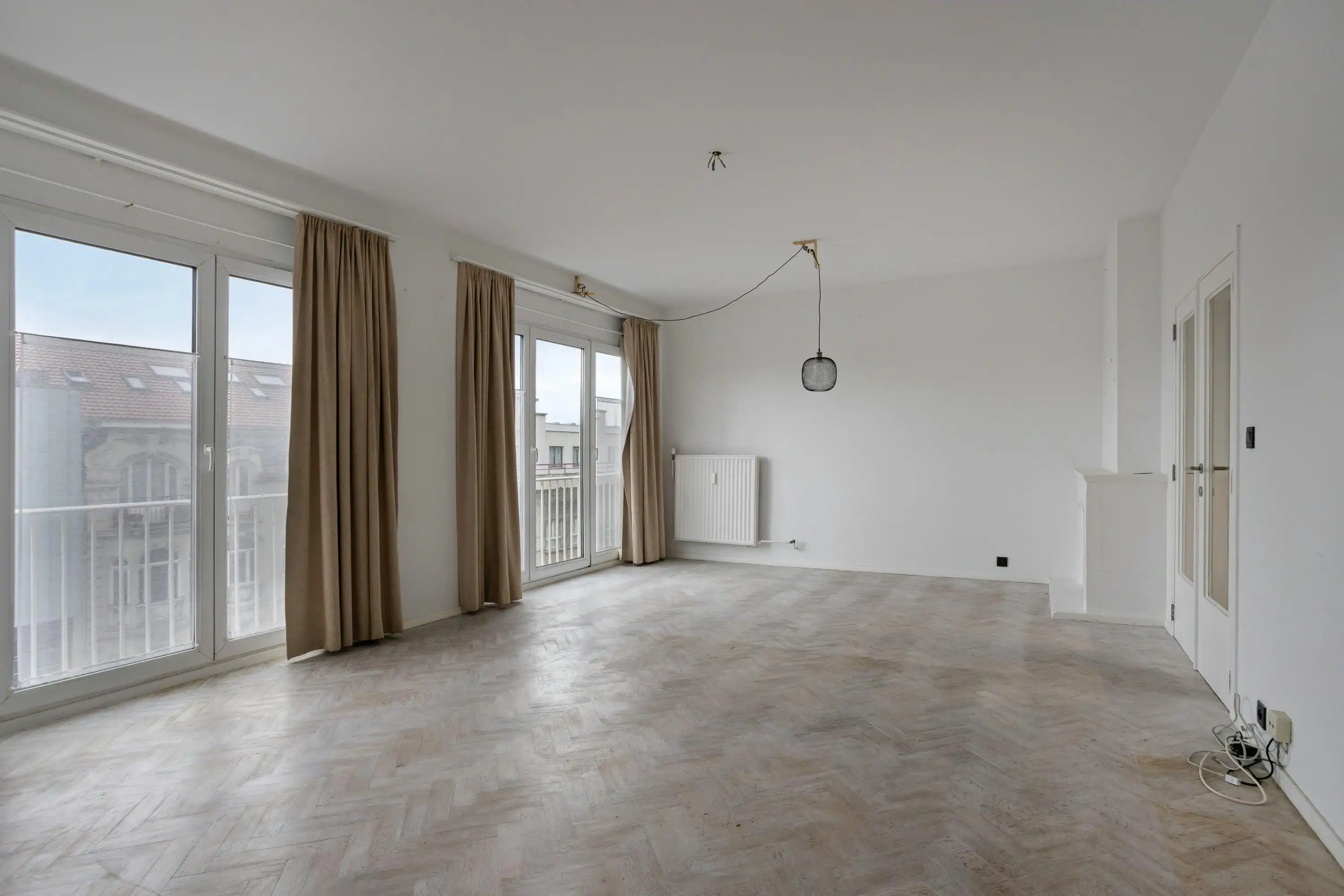 Appartement drie slaapkamers te koop in centrum Brussel foto {{pictureIndex}}