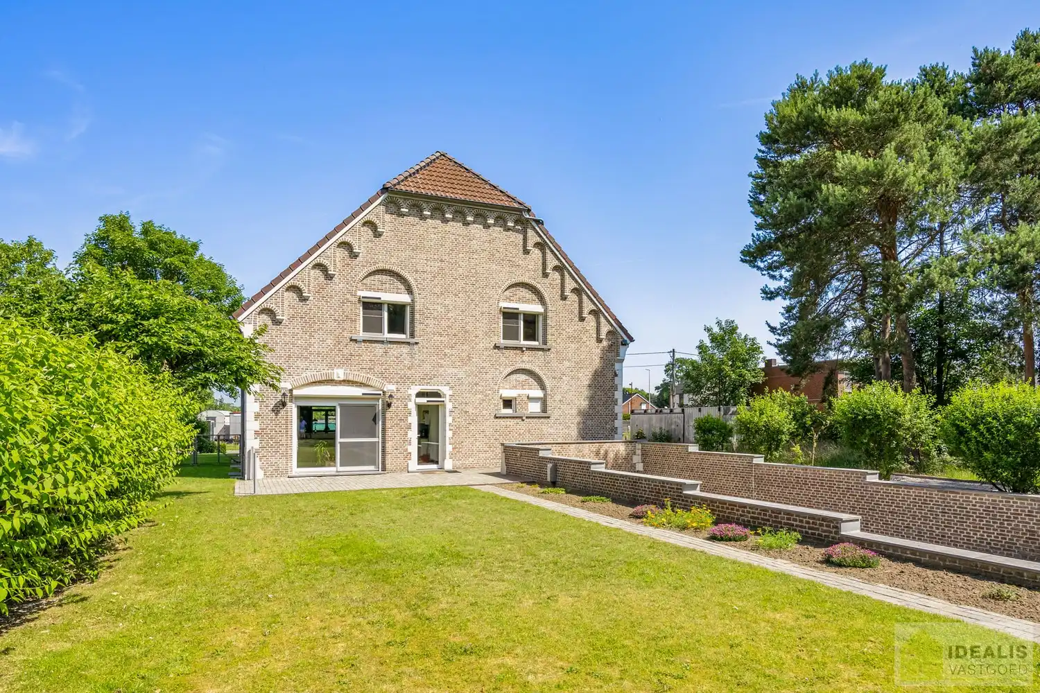 ZEER RUIM OPGEZETTE (481m²!) EN KNAP AFGEWERKTE EENGEZINSWONING OP RUSTIGE LOCATIE MET MAAR LIEFST 8!! SLAAPKAMERS foto 39