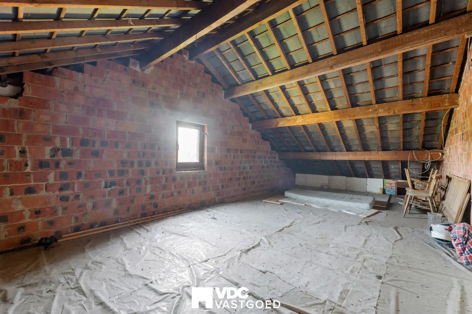 Ruime gelijkvloerse woning op een perceel van bijna 10 are foto 27