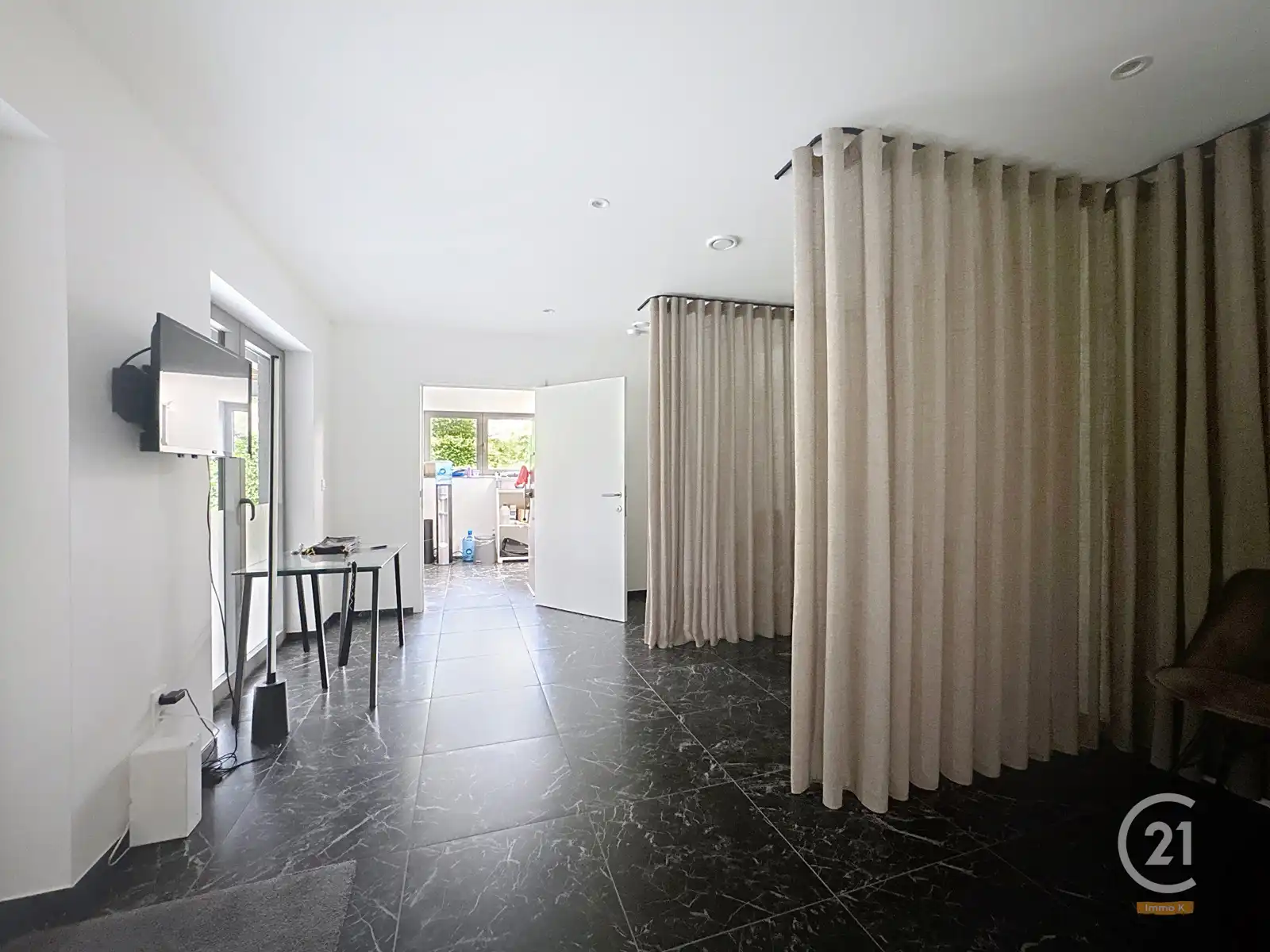 Volledig gerenoveerd (handels)huis met woonst op toplocatie! foto 16