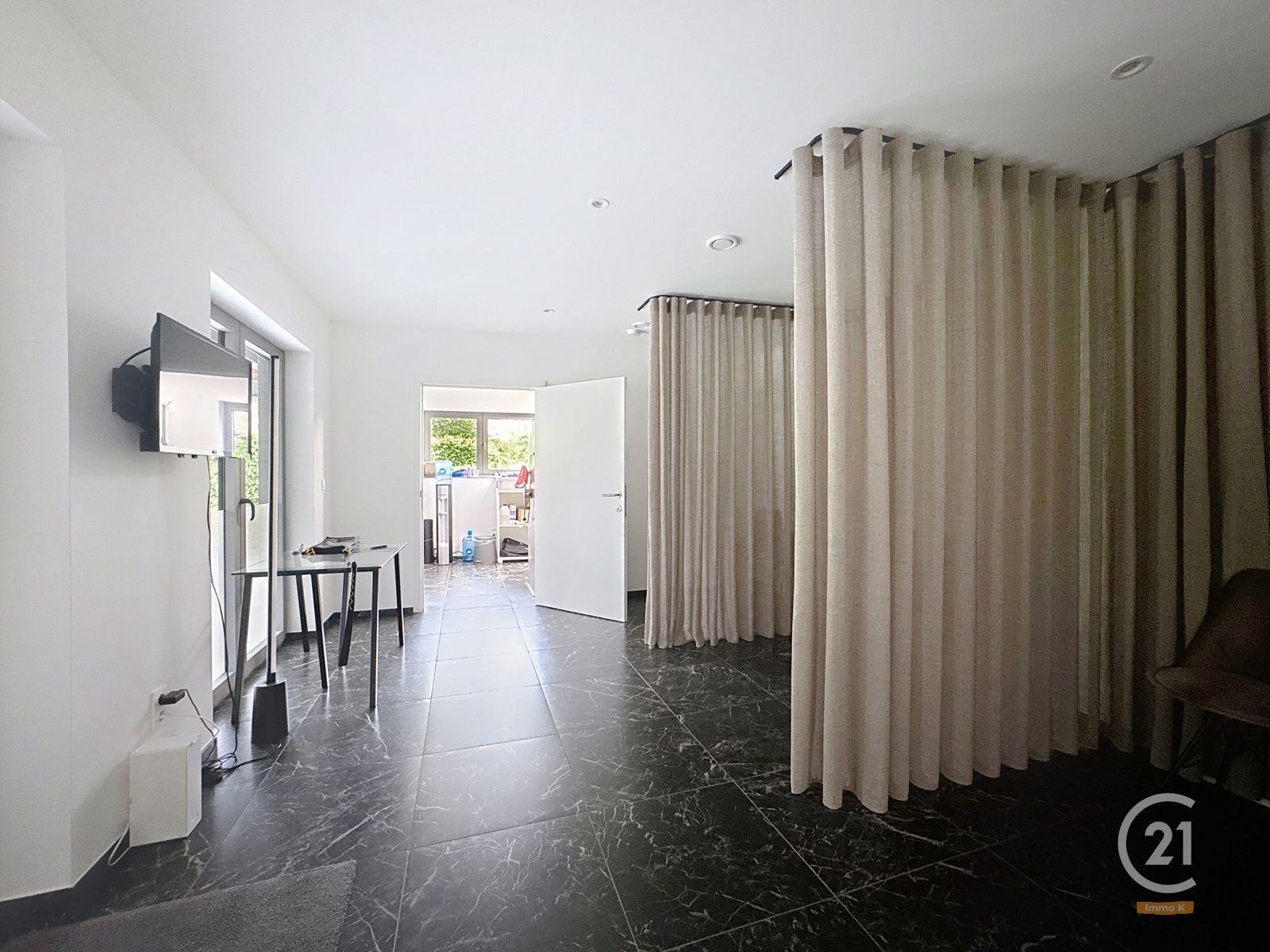 Volledig gerenoveerd (handels)huis met woonst op toplocatie! foto 16